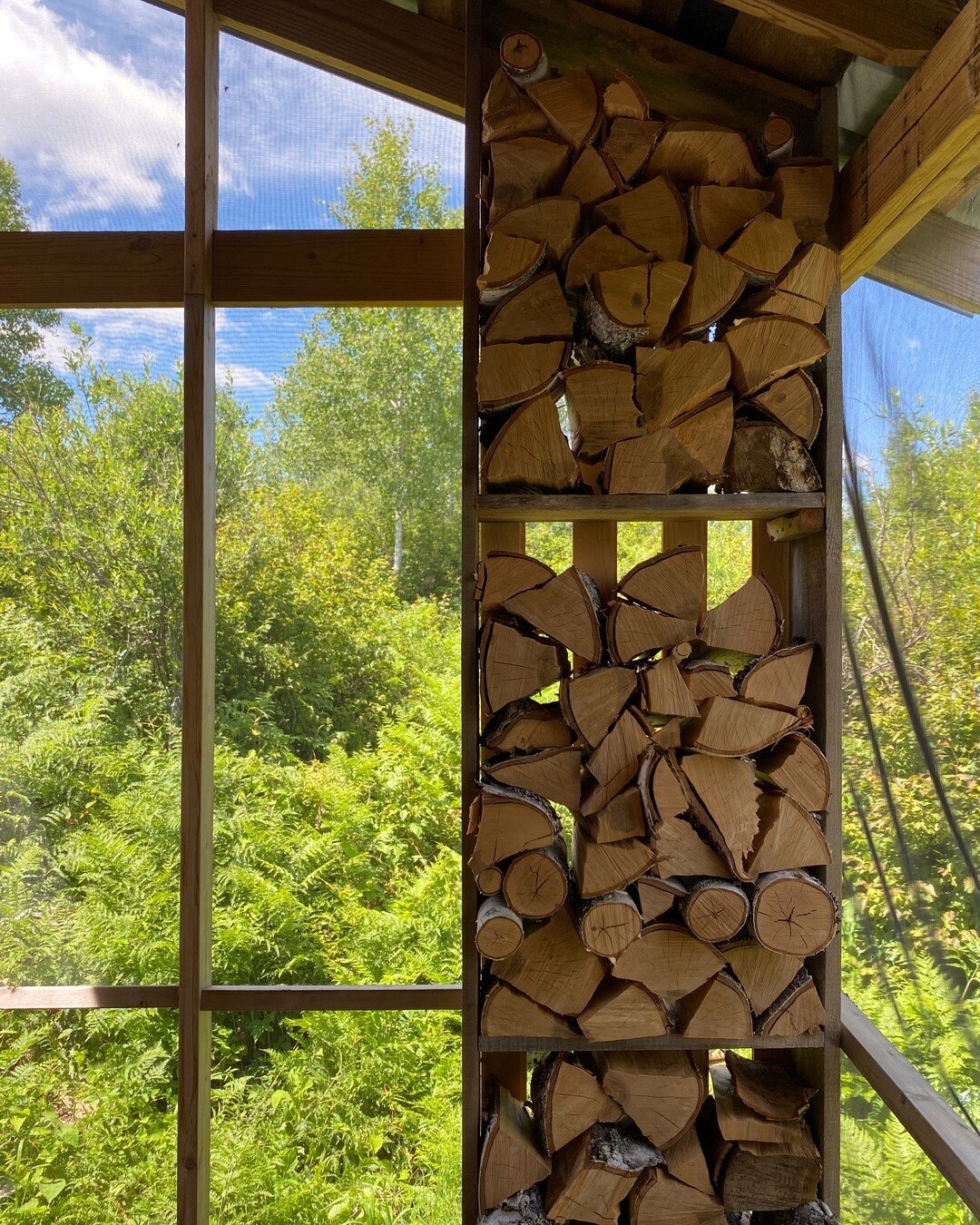 One of my favorite moments at Cabin Squared. I could hang in this little porch for hours. Safe and sound from bugs. ⠀⠀⠀⠀⠀⠀⠀⠀⠀
.⠀⠀⠀⠀⠀⠀⠀⠀⠀
.⠀⠀⠀⠀⠀⠀⠀⠀⠀
.⠀⠀⠀⠀⠀⠀⠀⠀⠀
 #erearchitecture #architecture #design #architecture_lovers #architecturelovers #ere_cabin