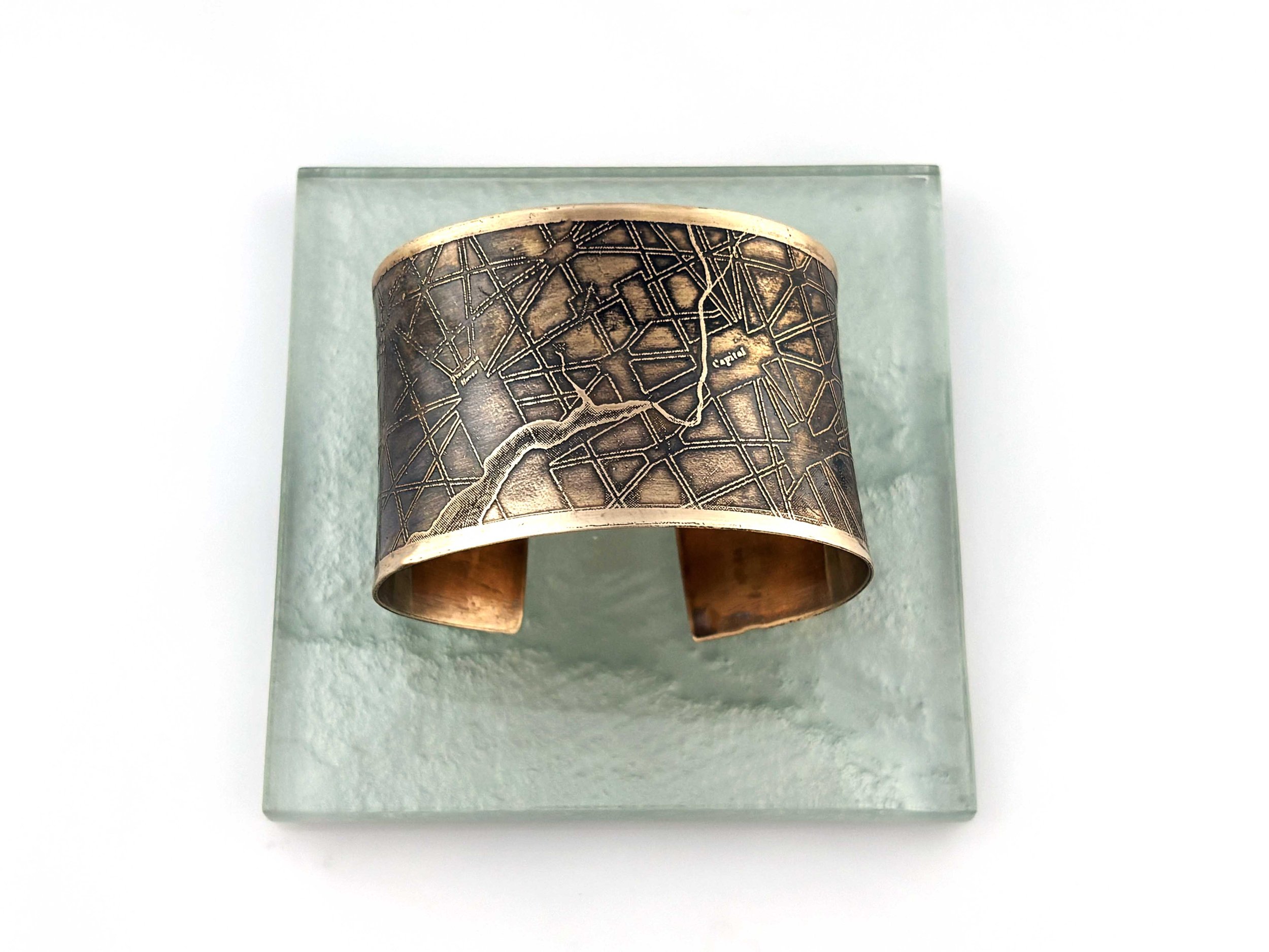 DC Capital Traces Cuff