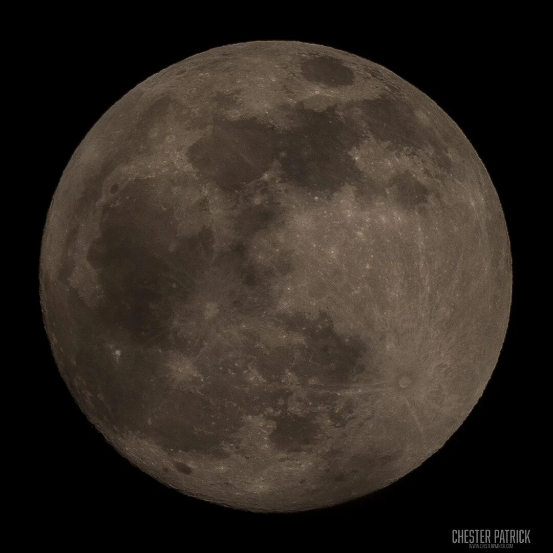 The Moon

#astrophotography #moon #sonyalpha #sonya7iii #sony200600 #hashtag #themoon