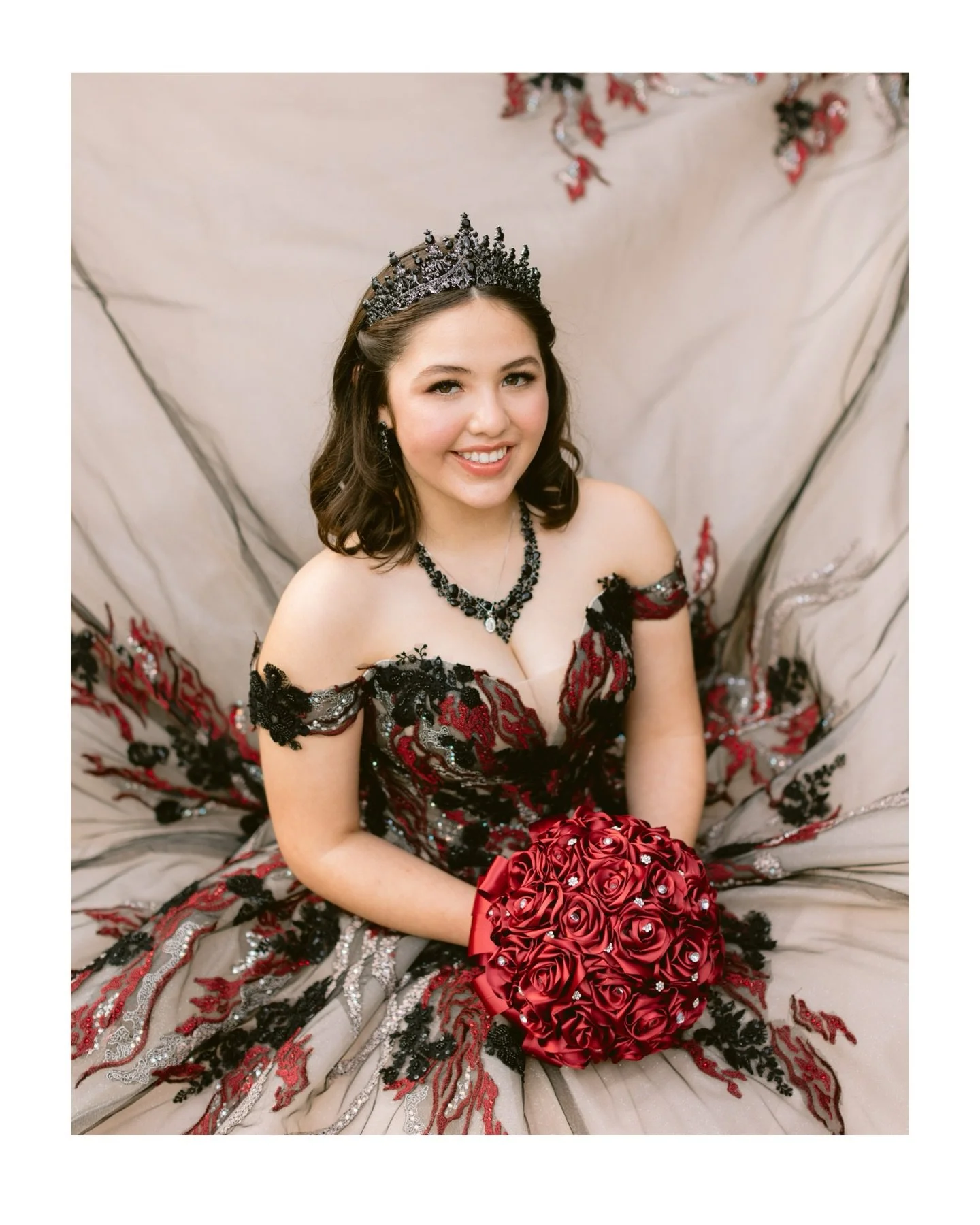 Last year I had the opportunity to photograph different kinds of events beyond weddings, and I&rsquo;m so excited to start sharing more of them here. 🤍
A friend of mine asked me to photograph his sister Lea&rsquo;s quincea&ntilde;era&hellip; and of 