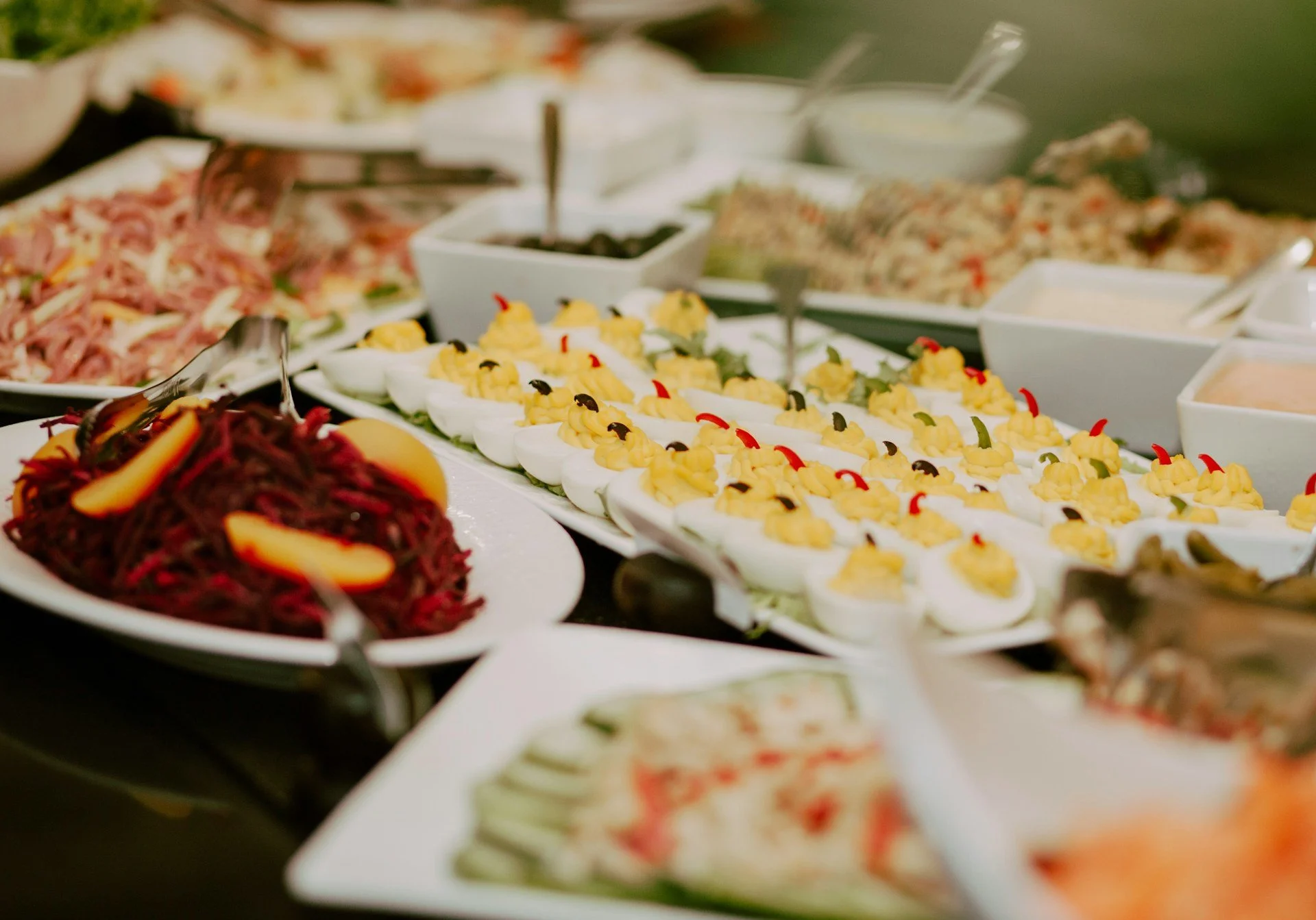Heat-Smart Brunch Catering for Dallas Summer Events: Timing and Food Safety