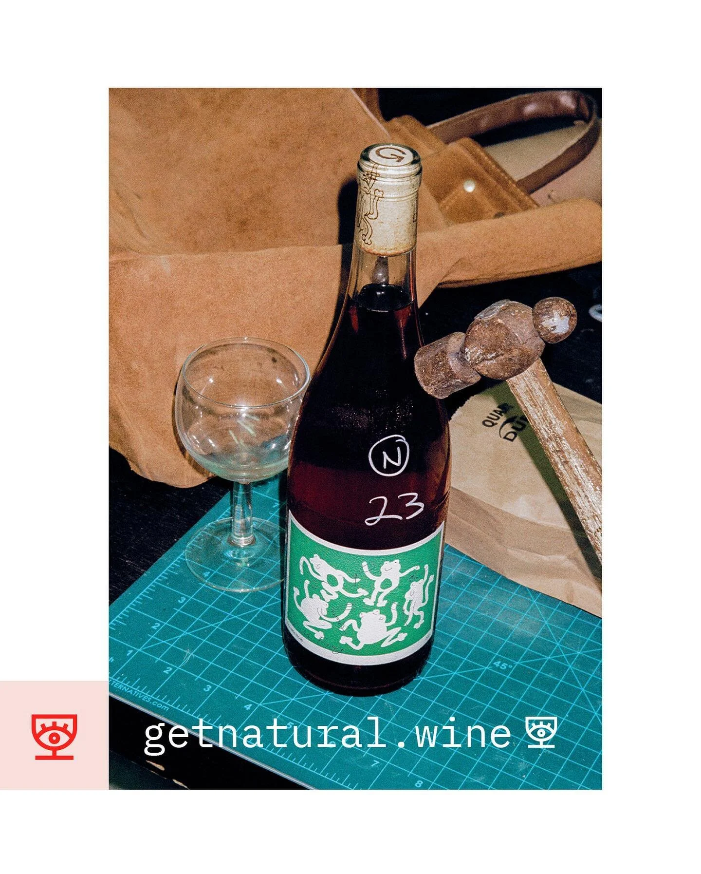 Couldn&rsquo;t wait to sip on this Piquette Ros&eacute; from @communalbrands by @jgcpdx 

🍇 🐸 👀 find it at @rootstock_wine