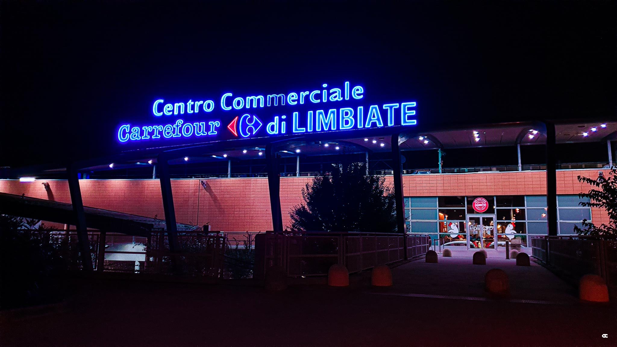 Carrefour - centro commerciale di Limbiate - MB