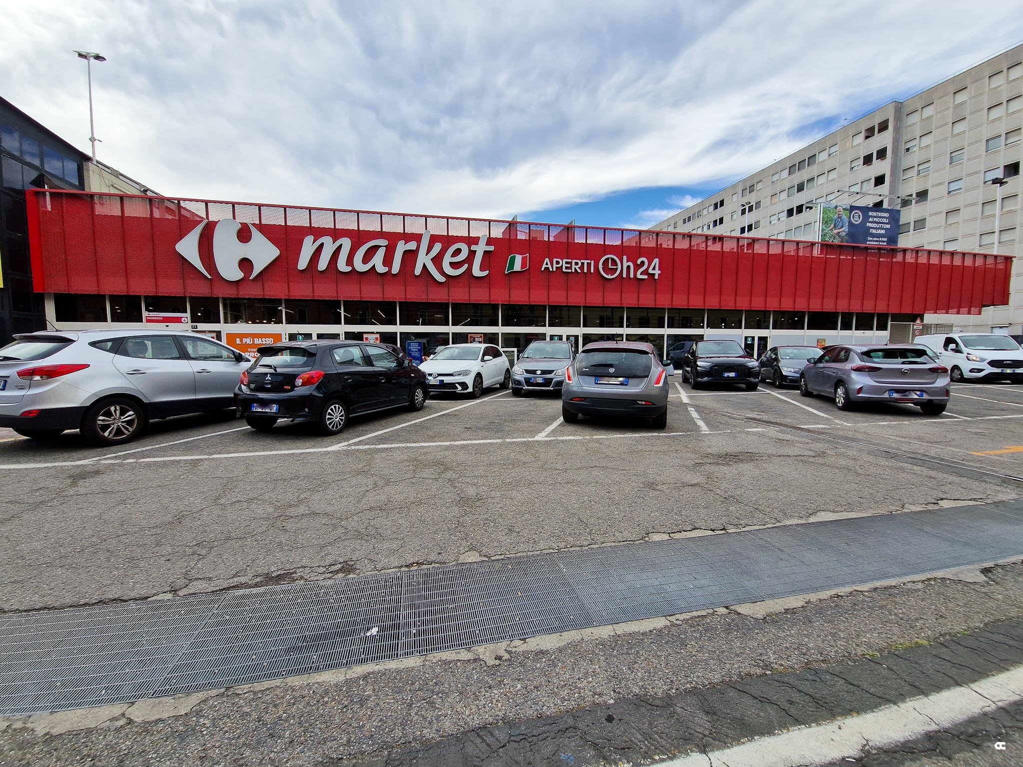 Carrefour - format Market Attrazione - via Farini, Milano - MI