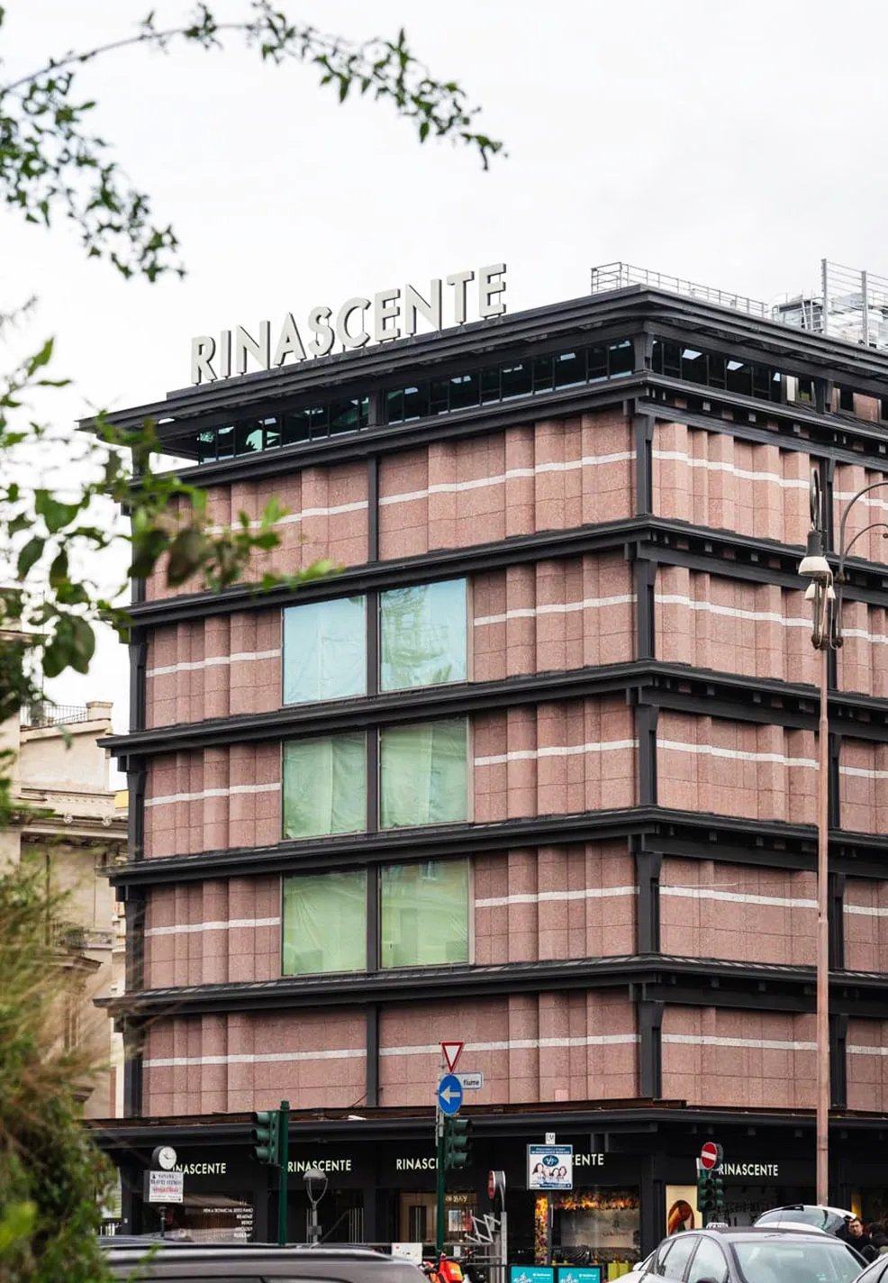 Rinascente Roma Fiume - veduta esterna della facciata rinnovata - 2022