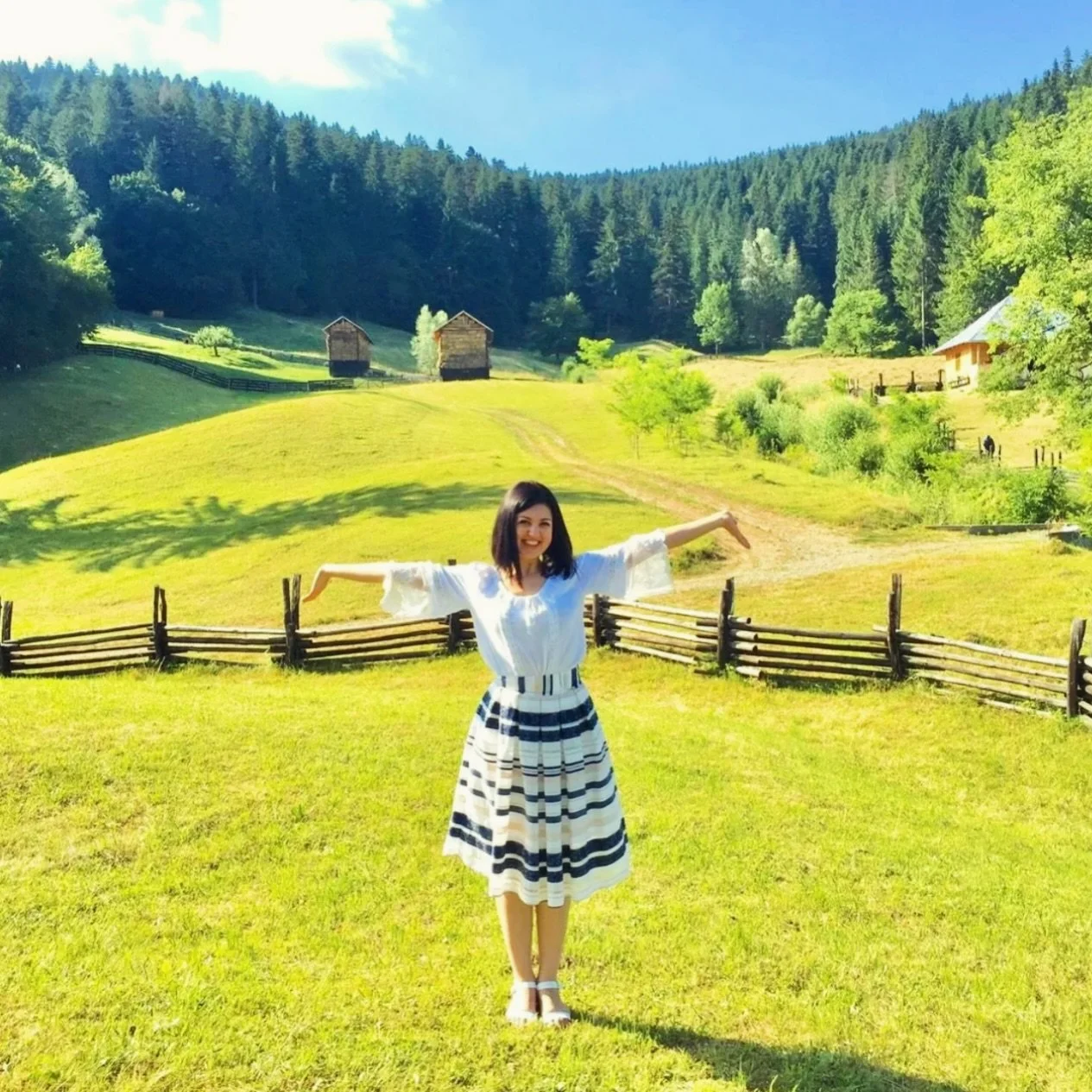 La mulți ani de 1 Decembrie! 🇷🇴✨ Cu recunoștință și emoție, trimit un g&acirc;nd cald tuturor rom&acirc;nilor, oriunde s-ar afla. La mulți ani, Rom&acirc;nia! ❤️🇷🇴