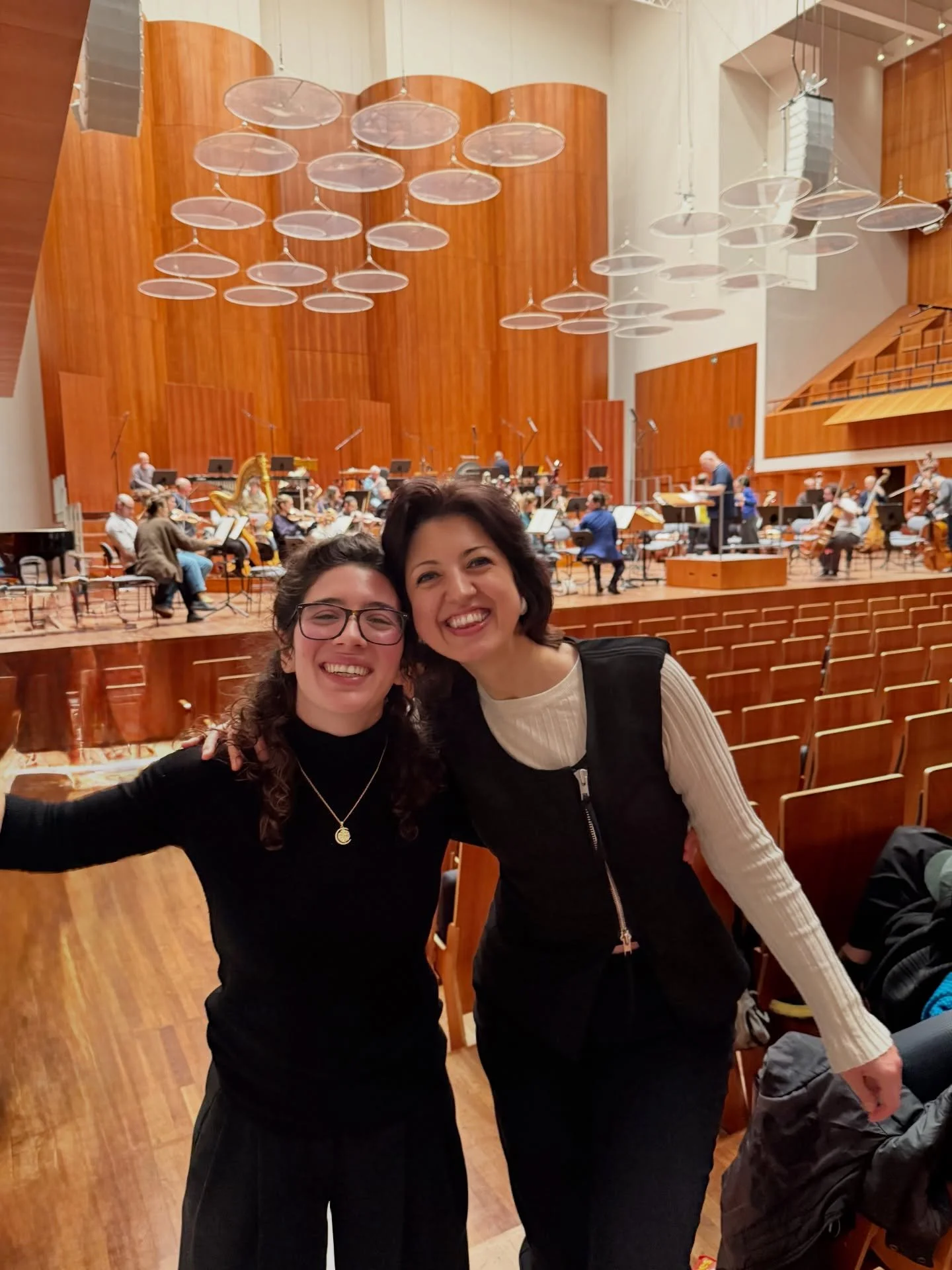 Loved the last couple of days in Freiburg 🥰 Met the fabulous @nilvenditti and had the BEST times together with @theater_freiburg - so much laughter, music and joy 🥰 Huge thanks to @andrederidder for the invitation!

A sold-out night at Freiburg Kon