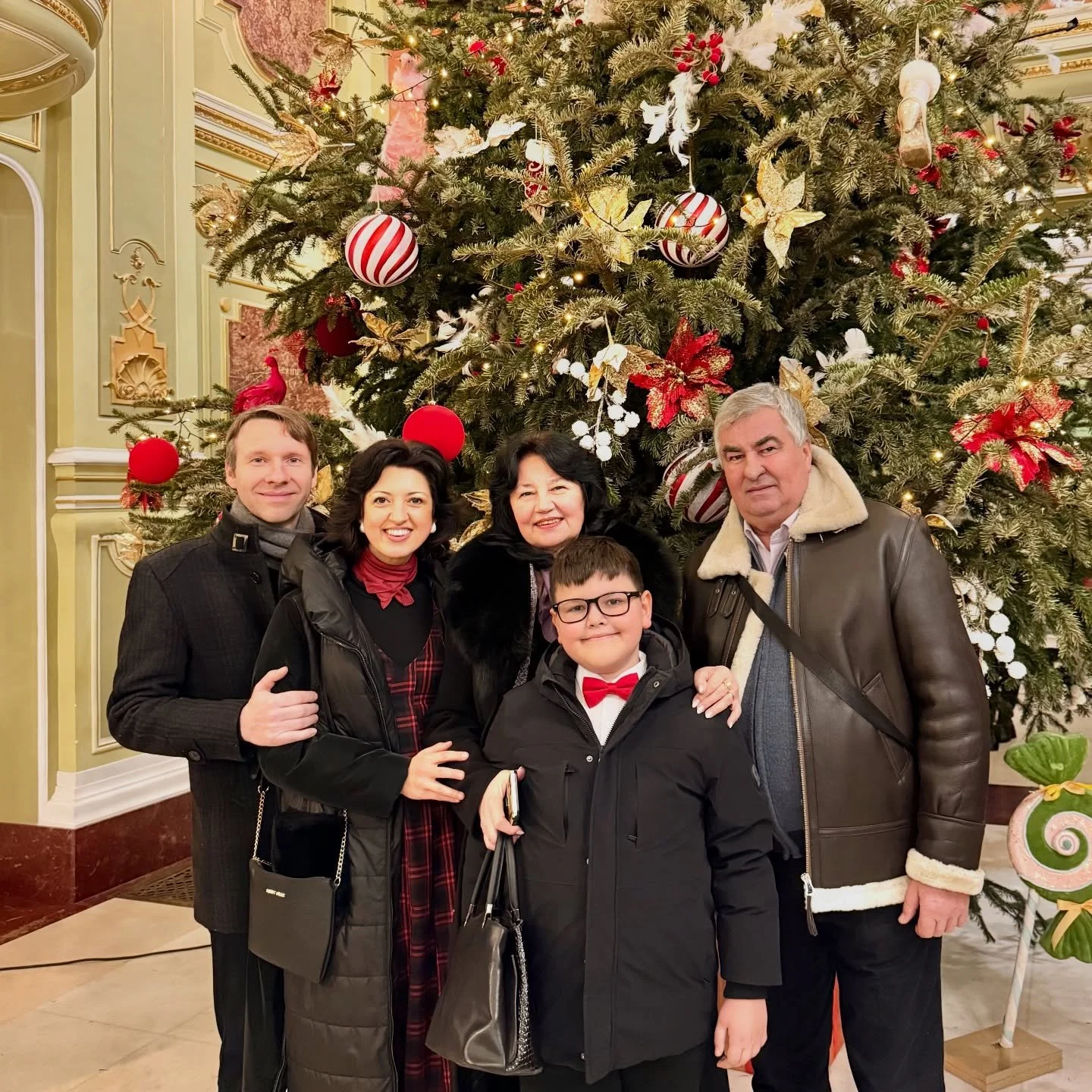 Wishing you a blessed Christmas filled with health, peace and love! Being home, together with family, is the greatest gift of all ❤️🎄