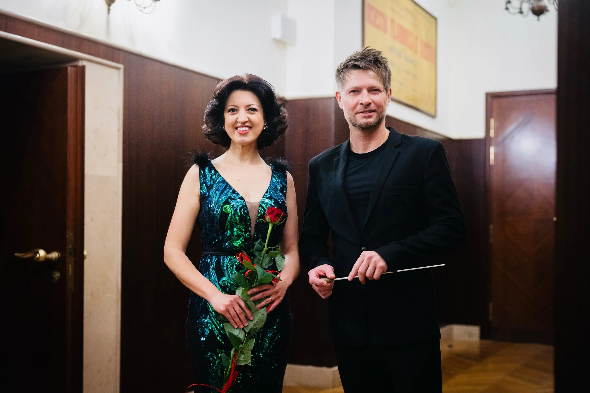Where it all began, in Warsaw 🤍❤️ My first musical encounter with @warsawphil &amp; Krzysztof Urbanski 🌟and what a fabulous start! Also&hellip;.these
photos 😍🔥 Thanks @bartekbarczyk.art 💫