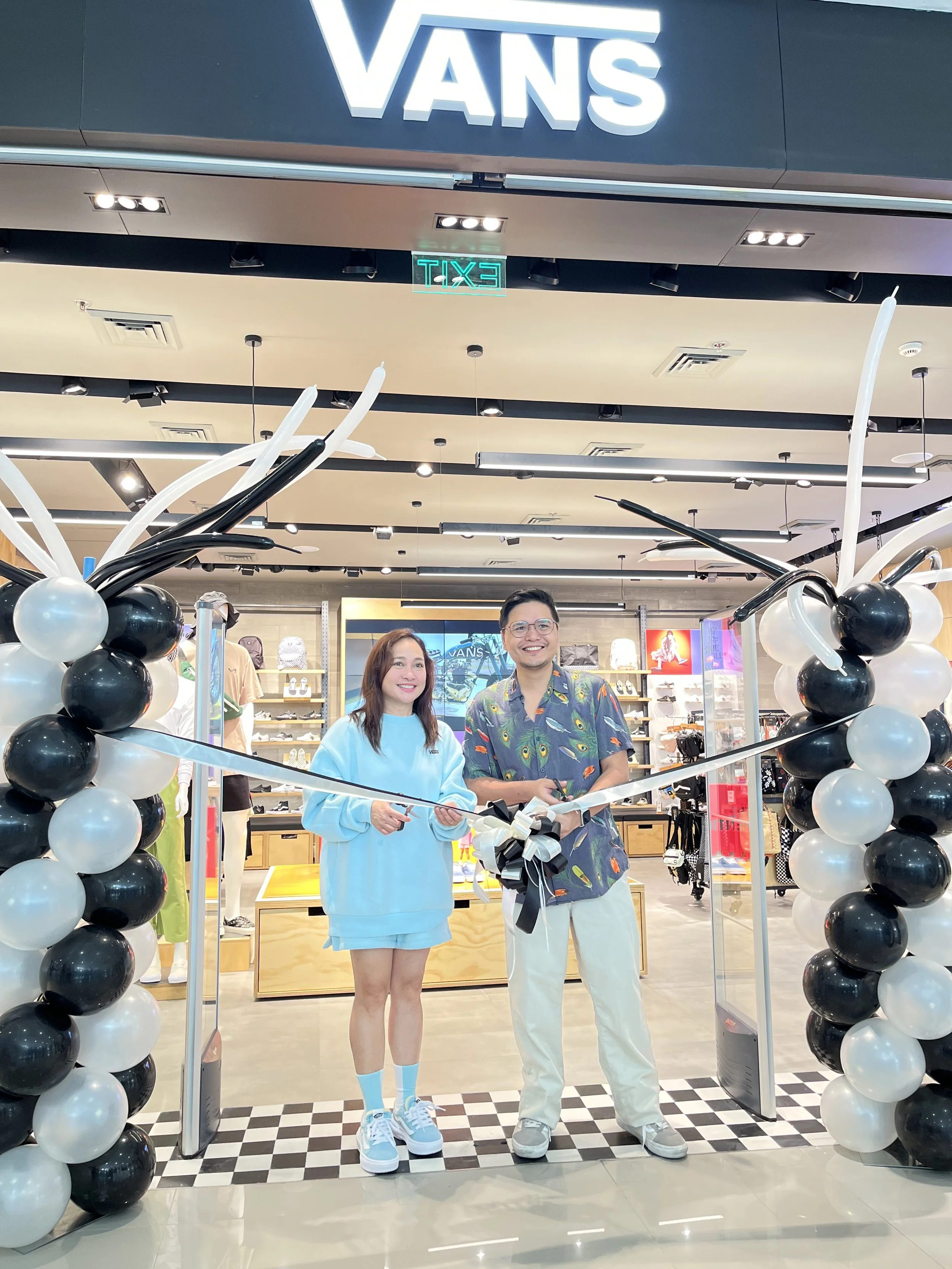 Hot vans store in sm north Factory Sale - Main Image