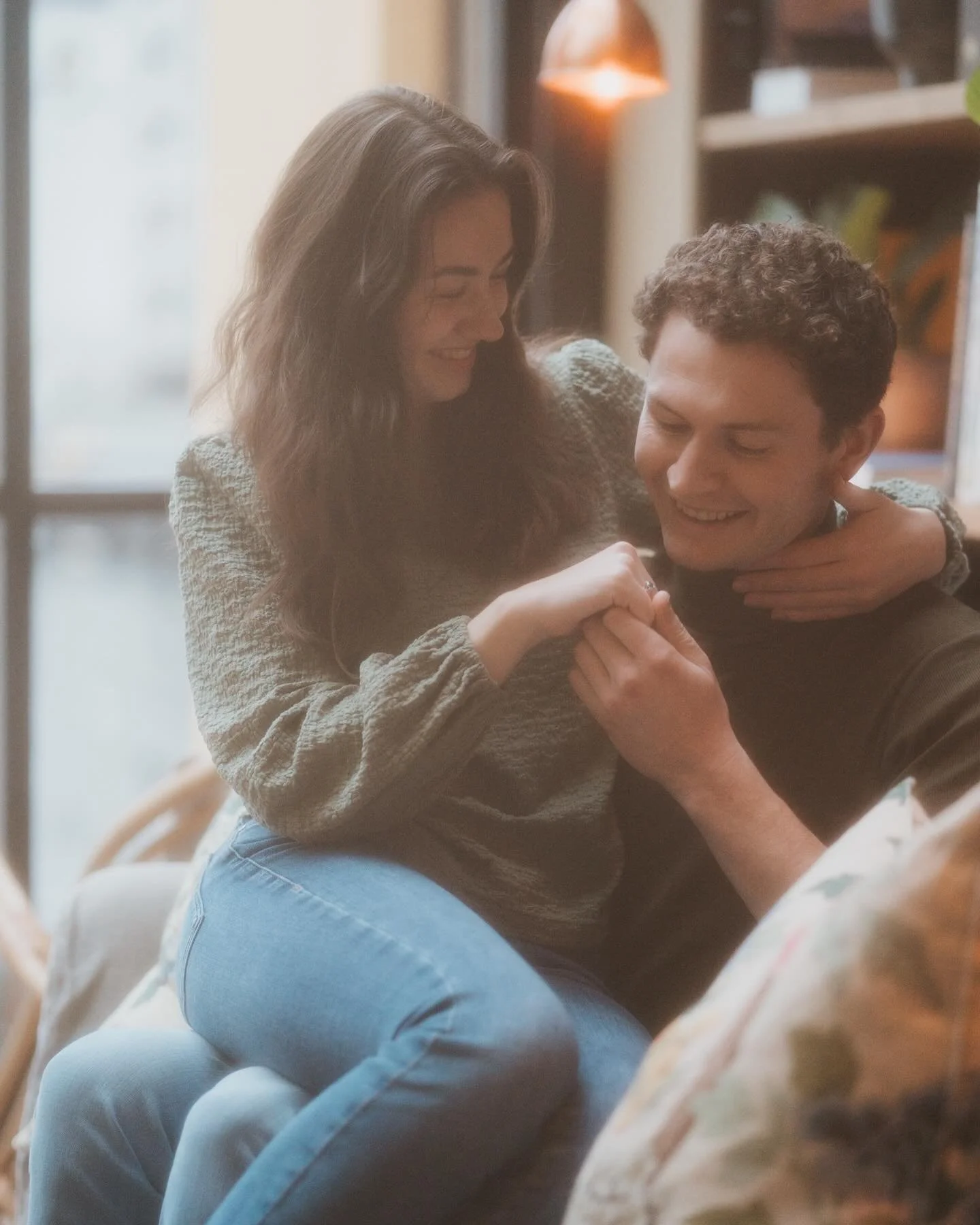 Teller ned timene med disse to fine her! 🥹&hearts;️ 
-
-
-
#weddingphotographyinspiration #couplephotographer #bryllupsfotografm&oslash;reogromsdal #bryllupsfotografnorge