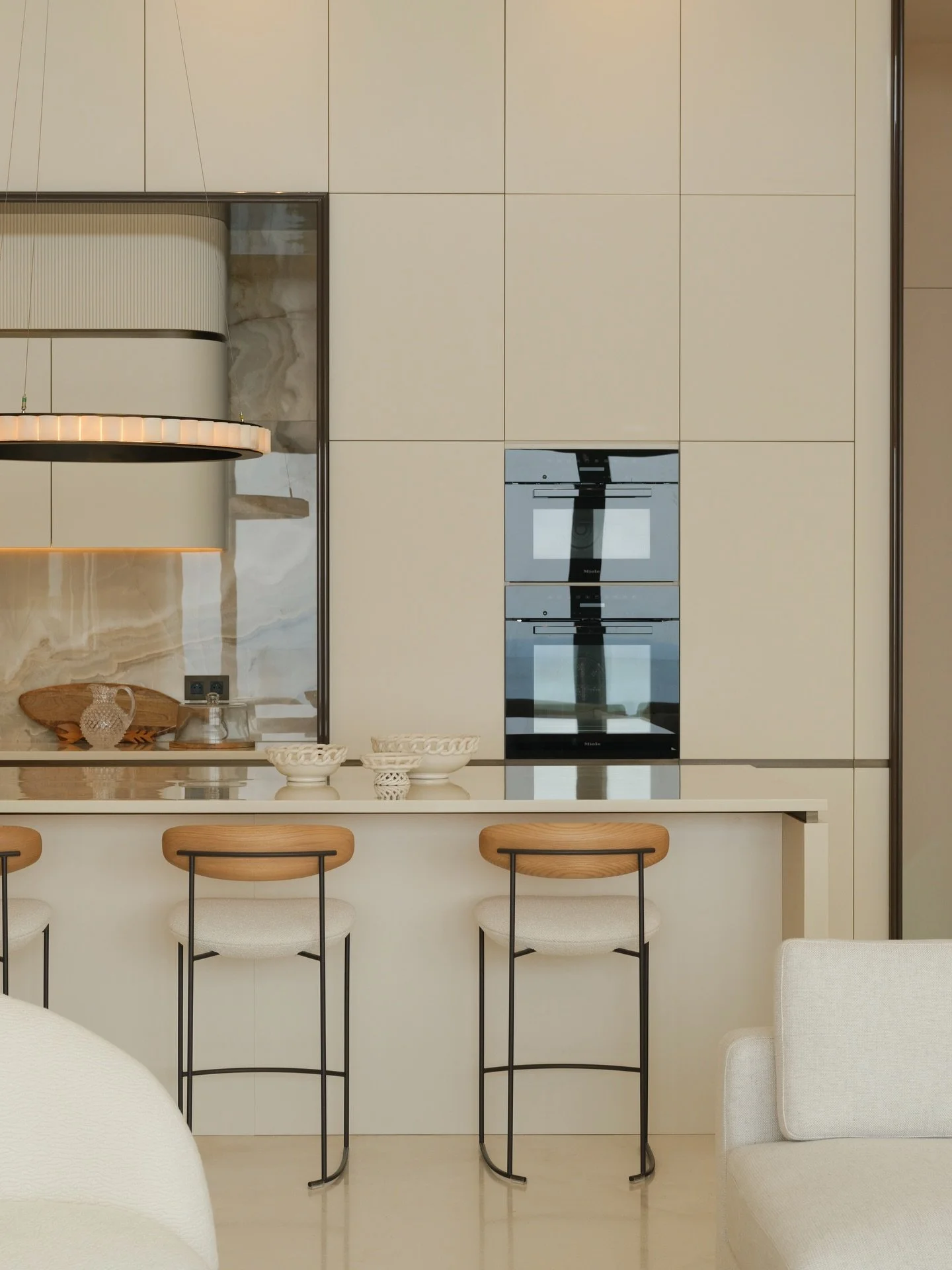 Projet Anna &mdash; Villefranche 
&mdash;&mdash;&mdash;&mdash;&mdash;&mdash;&mdash;&mdash;&mdash;&mdash;&mdash;&mdash;&mdash;&mdash;&mdash;
Lignes douces.
Mati&egrave;res min&eacute;rales.
Une lumi&egrave;re qui apaise.

Un int&eacute;rieur pens&eacu