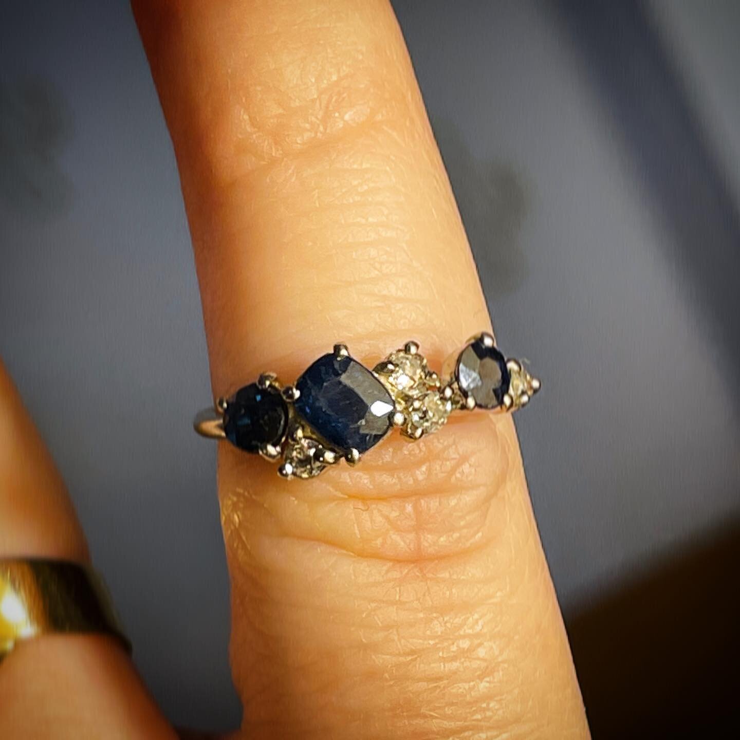 Repurposed sapphires and diamonds set in 18ct white gold. Another glimpse at the engagement ring from last week! Check out my previous posts for the story and for the before and after. 💙🤍💙🤍💙