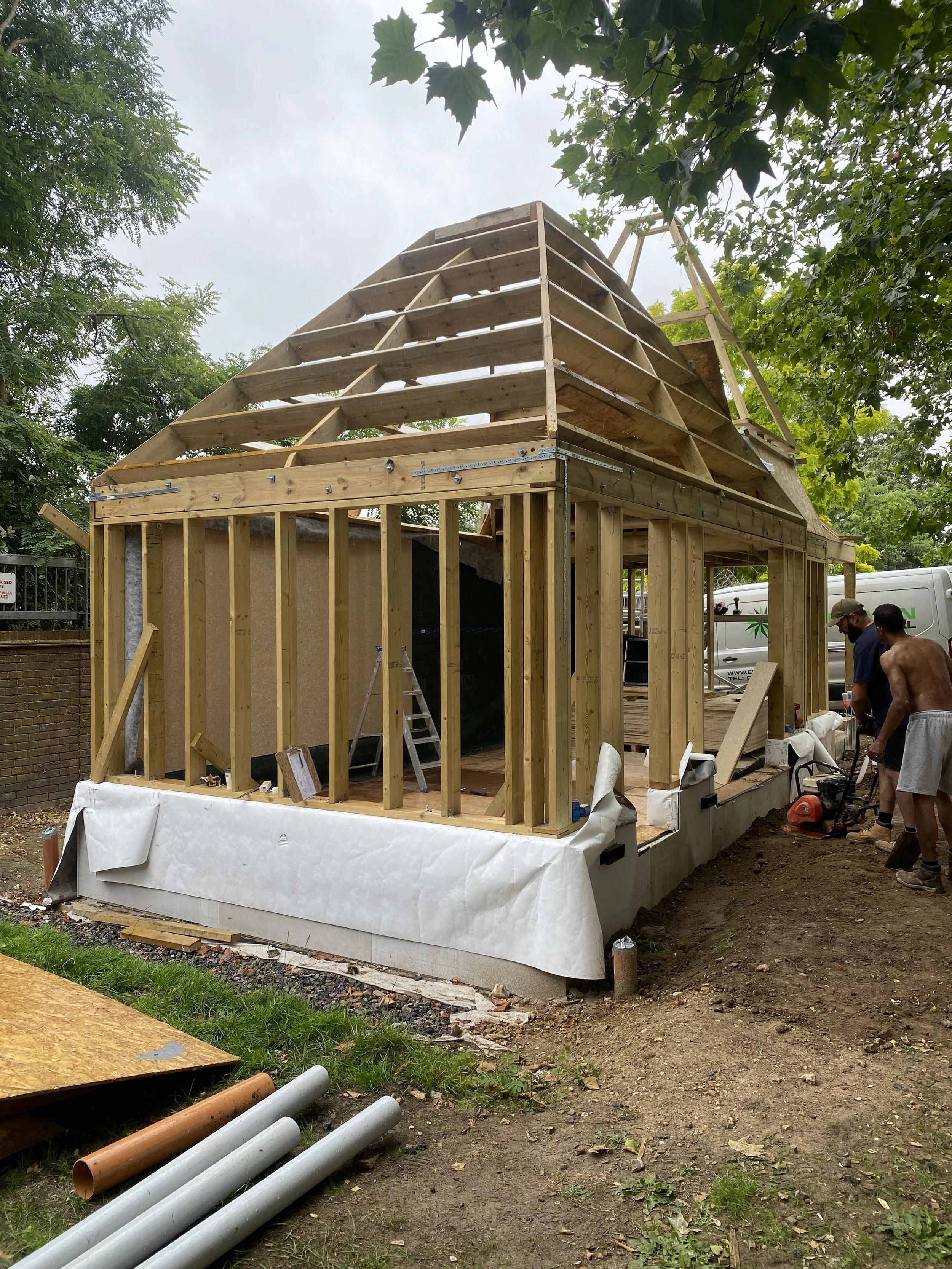 barc_Feltham Cabin_CON_Burgess Architects_Structure Walls and Roof.JPG
