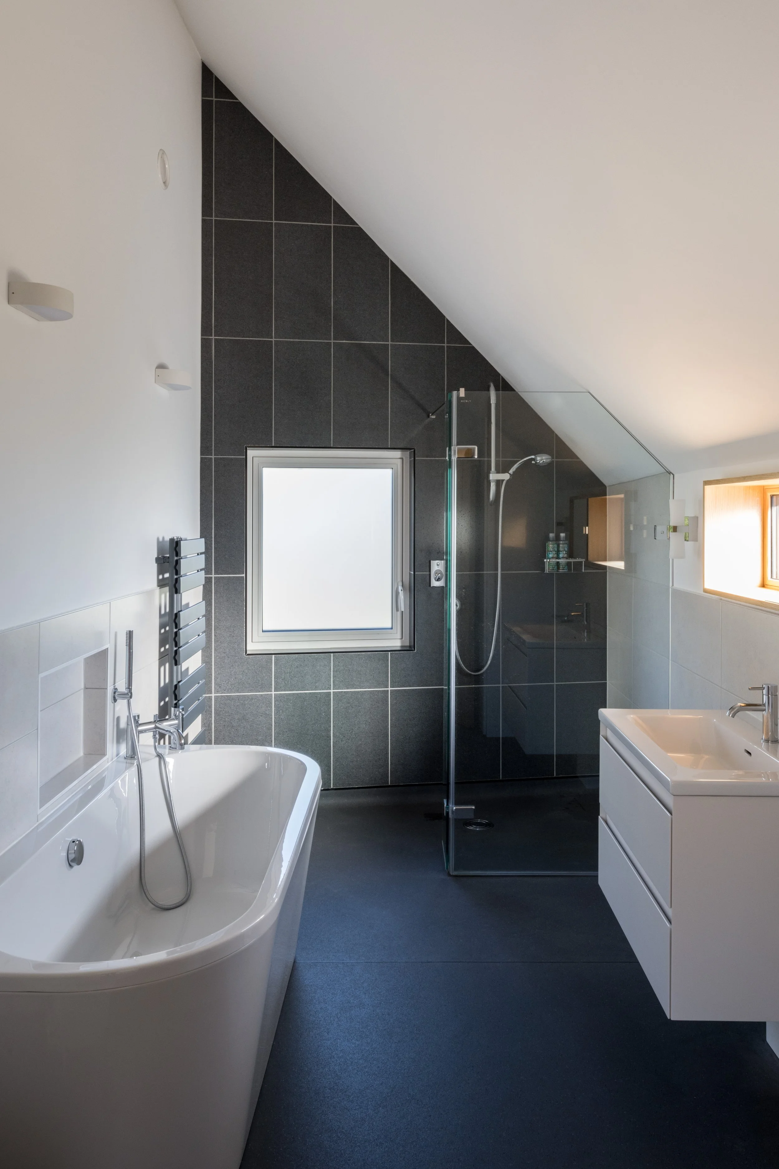 barc_Heron_INT_Master bath-FRENCH AND TYE-hi res.JPG