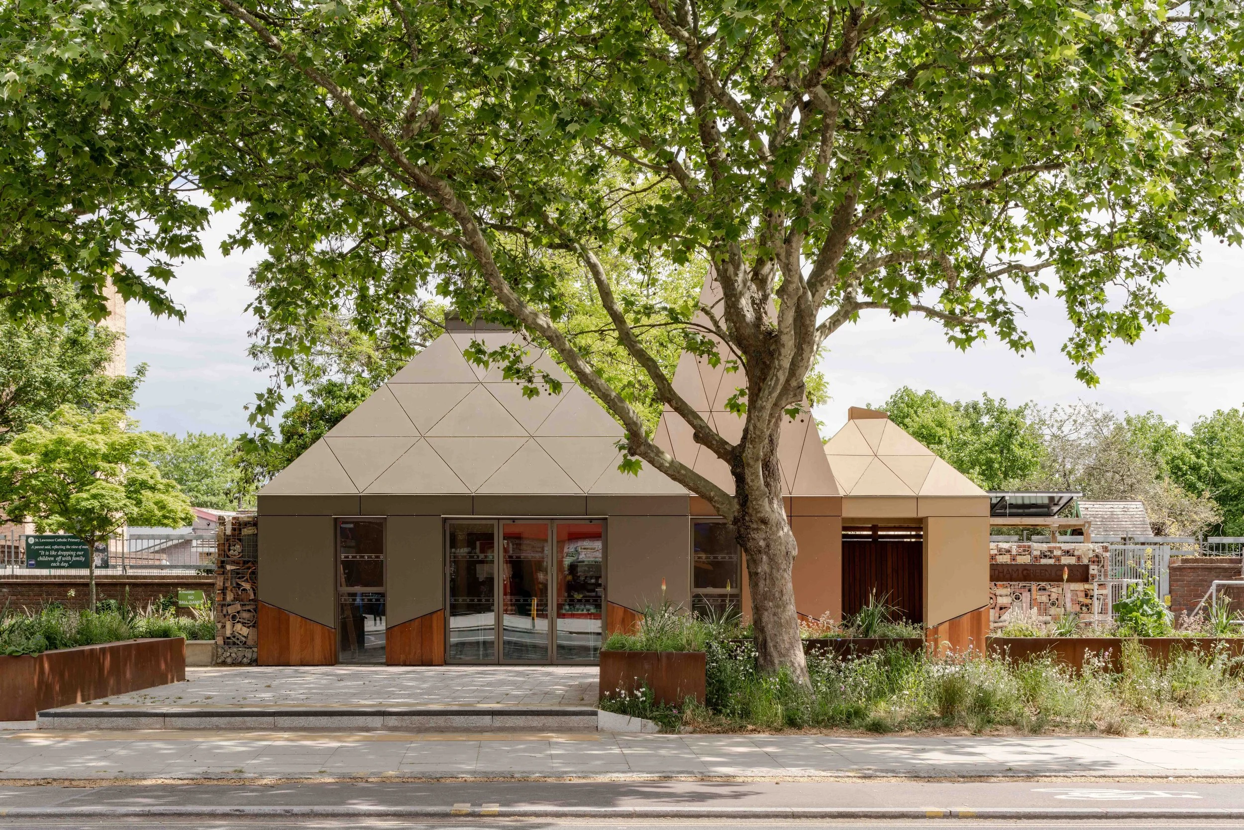 barc_Feltham Cabin_EXT_French & Tye_Exterior View 3 (From Street)_LoRes.JPG