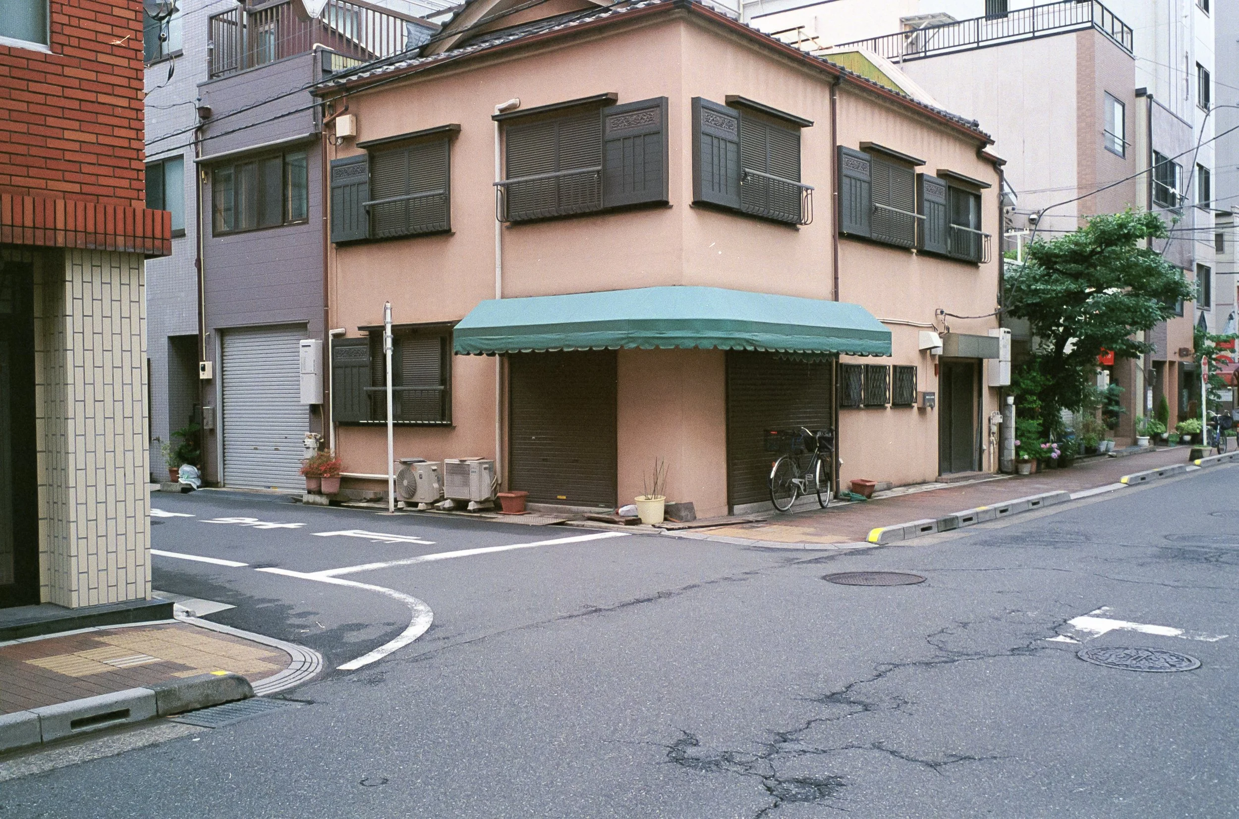 AU_hi_Leica M6_26_256.jpg