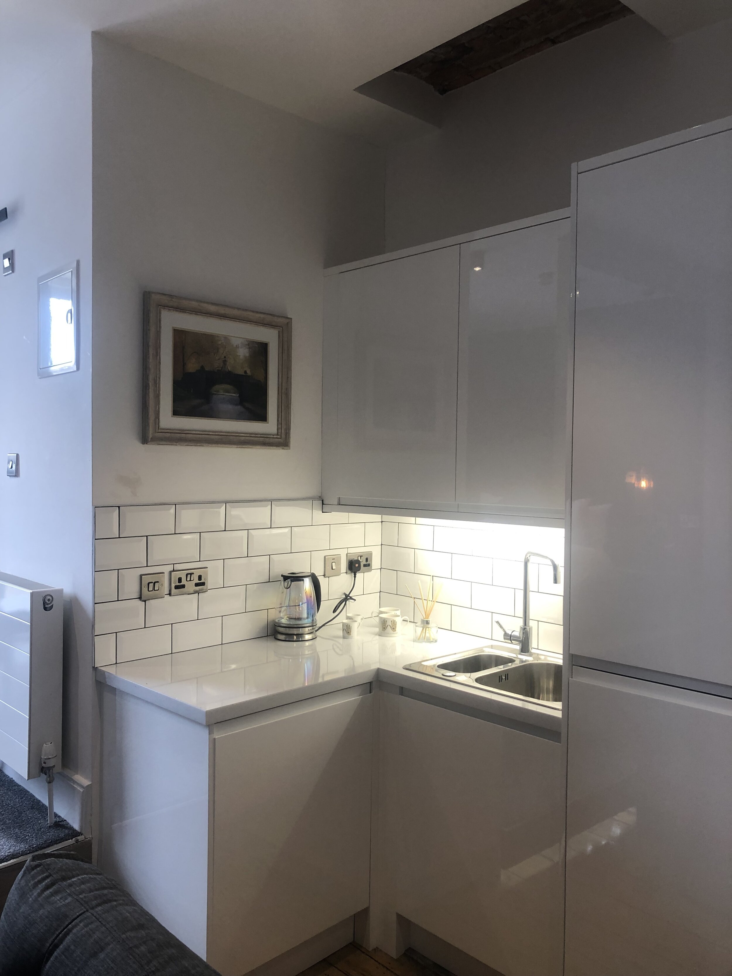 04 Kitchenette.jpg