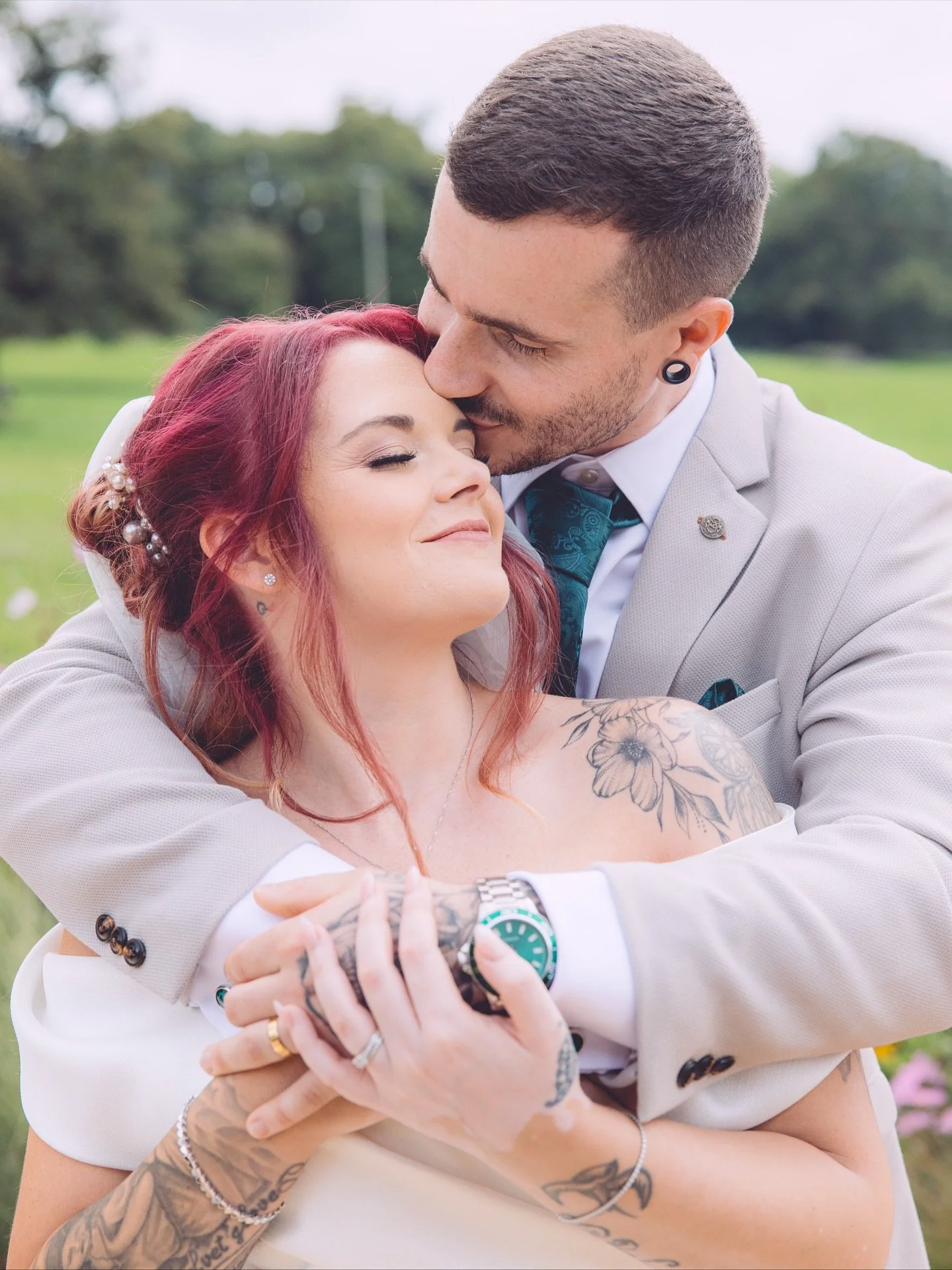 πΈ Adam & Chloe – Stokes Farm Barn, 20th September
Bit of a late post for this one (turns out having a baby keeps you a little busy π
), but I couldn’t skip sharing this amazing day.
I first met Chloe at one of the @guidesforbrides