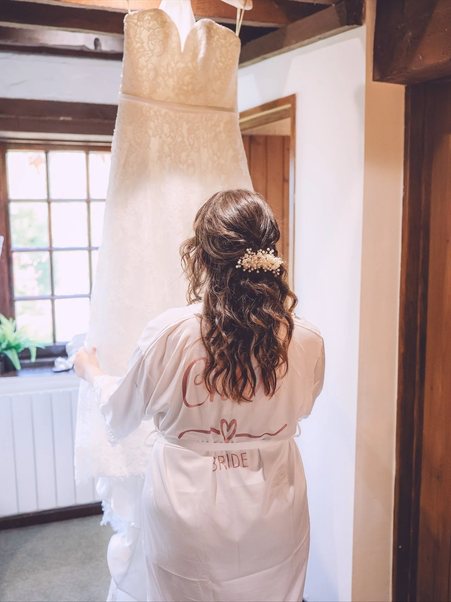 James &amp; Chloe 🎆

From morning prep to a firework finish &mdash; this one was magnificent!
I first met these two during their summer engagement shoot, and ever since, their trust in me has been incredible.

Twelve hours. Photo, video, the Capture