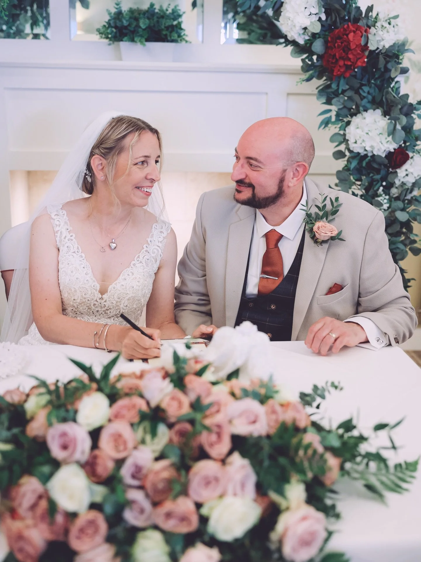 ⭐️ Another 5 star review ⭐️

&ldquo;It&rsquo;s like having your best mate capture your wedding.&rdquo;

That&rsquo;s honestly the highest compliment I can get.

Simon and Tracy nailed it.
Weddings can feel anxious. Timelines. Cameras. Family dynamics