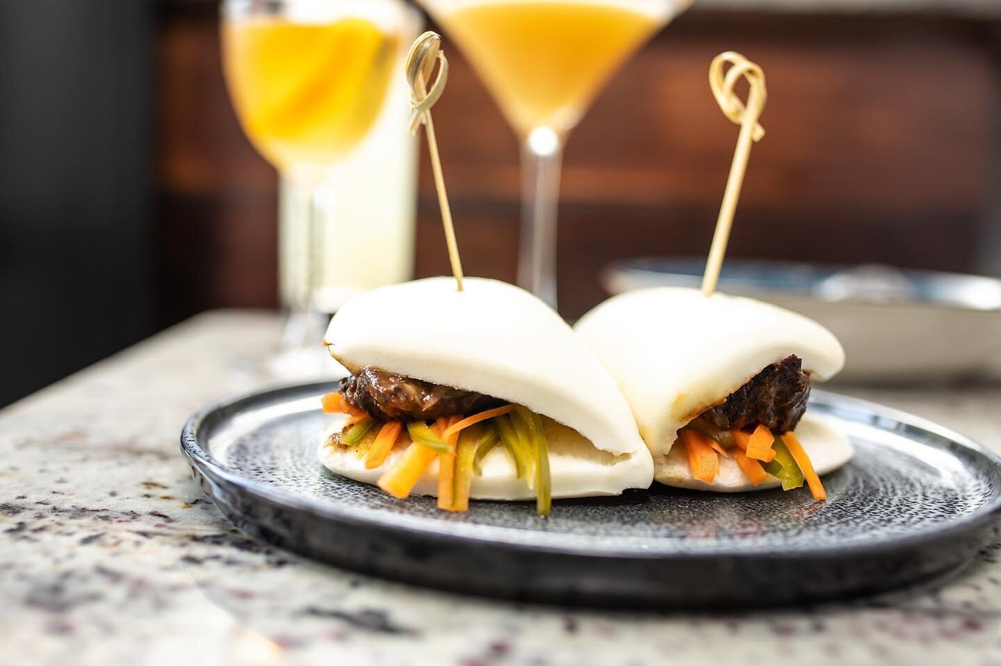 Bao Buns Anyone?! Our Curry Short Rib Buns will have you feeling right 
.
.
. 📸 @marencophoto 
.
#sushiwhisperer #philadelphia #fishtown #sushi #izakayabyyanaga #gluhospitality #tuna #spicytunaroll #cocktails #japanesefood