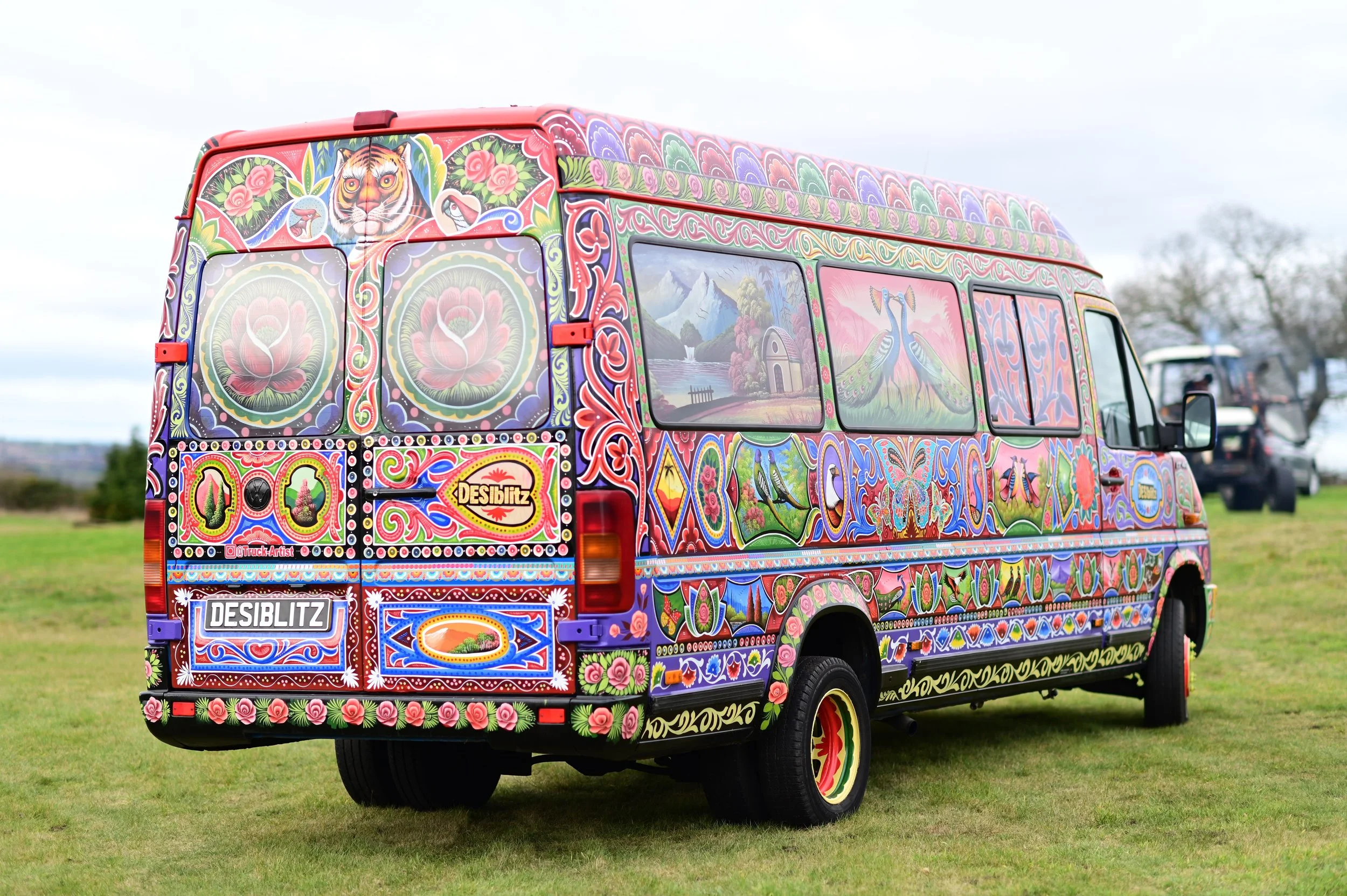 DESIblitz Truck Art Bus.JPG
