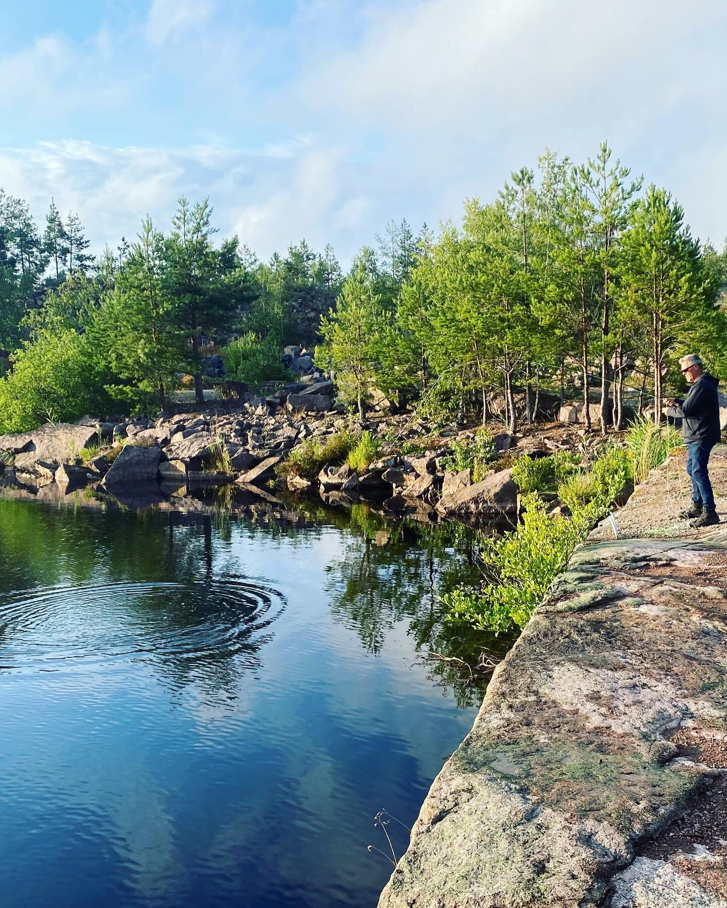 When Richard asks the brown trouts&rdquo; Do you like the fly? They answer too quickly 😜 Nice Day with Richard Verbeek! 

#stenbrottetflyfishing #stenbrottetflugfiske #flyfishing #flugfiske #flyfishing #flugfiskeguide #flyfishingguide #kastinstrukto