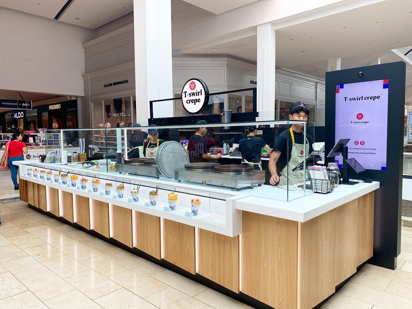 Kiosk for @tswirlcrepe at @gsplaza now up and running