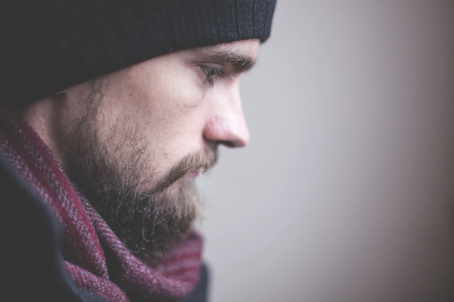 December är månaden då personer är mest benägna att uppleva självmordstankar enligt en ny studie.