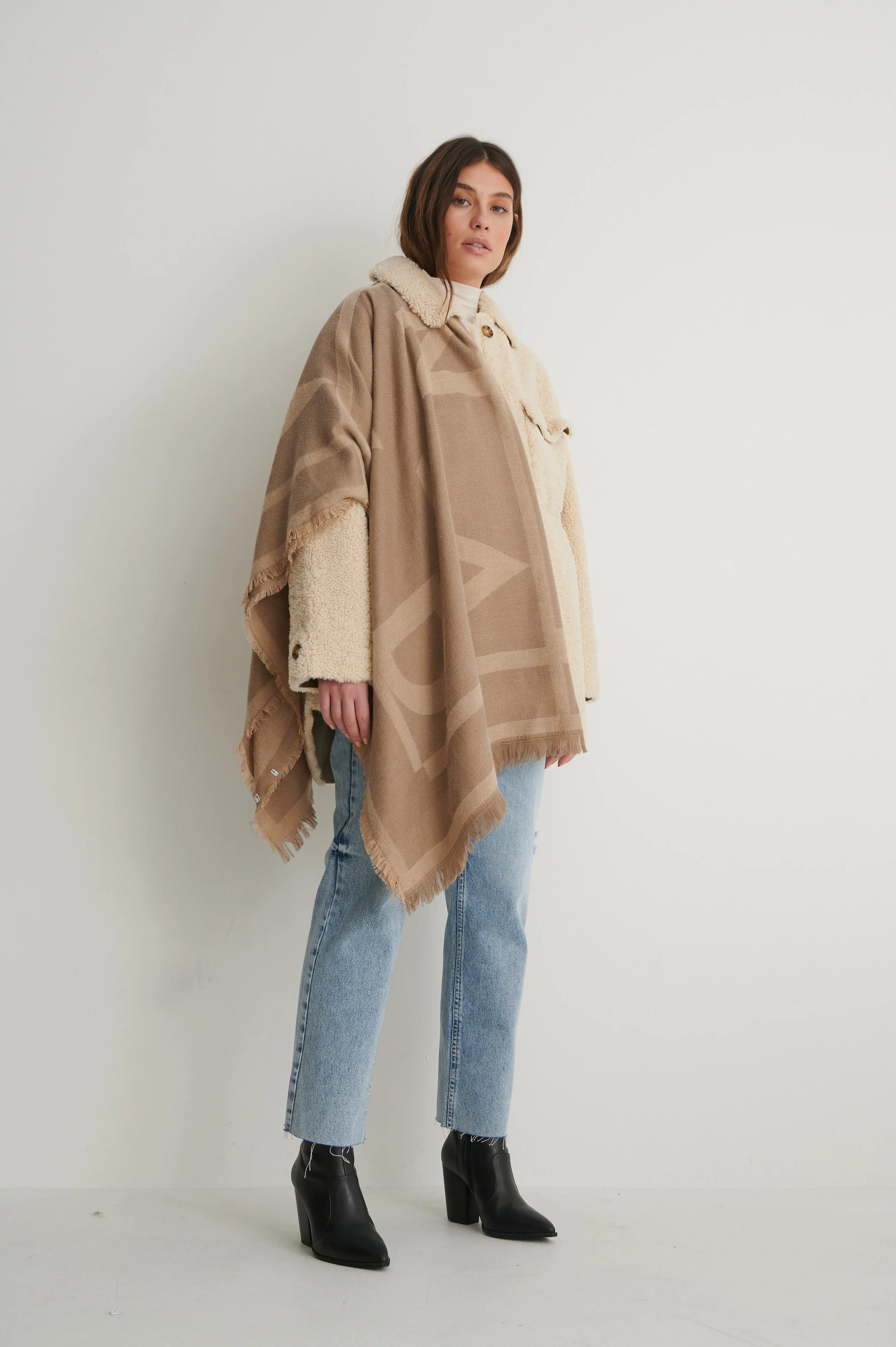 nakd_big_woven_logo_scarf_1015-003314-0005116428.JPG