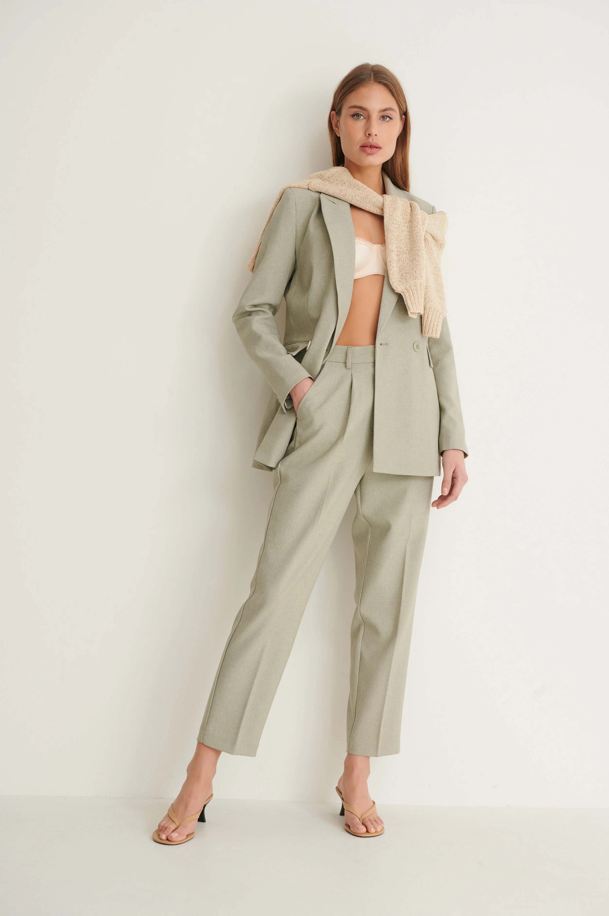 NAKD_Recycled_Double_Breasted_Blazer_1660-000657-0010_Recycled_Cropped_Suit_Pants_1660-000658-0010159339.JPG