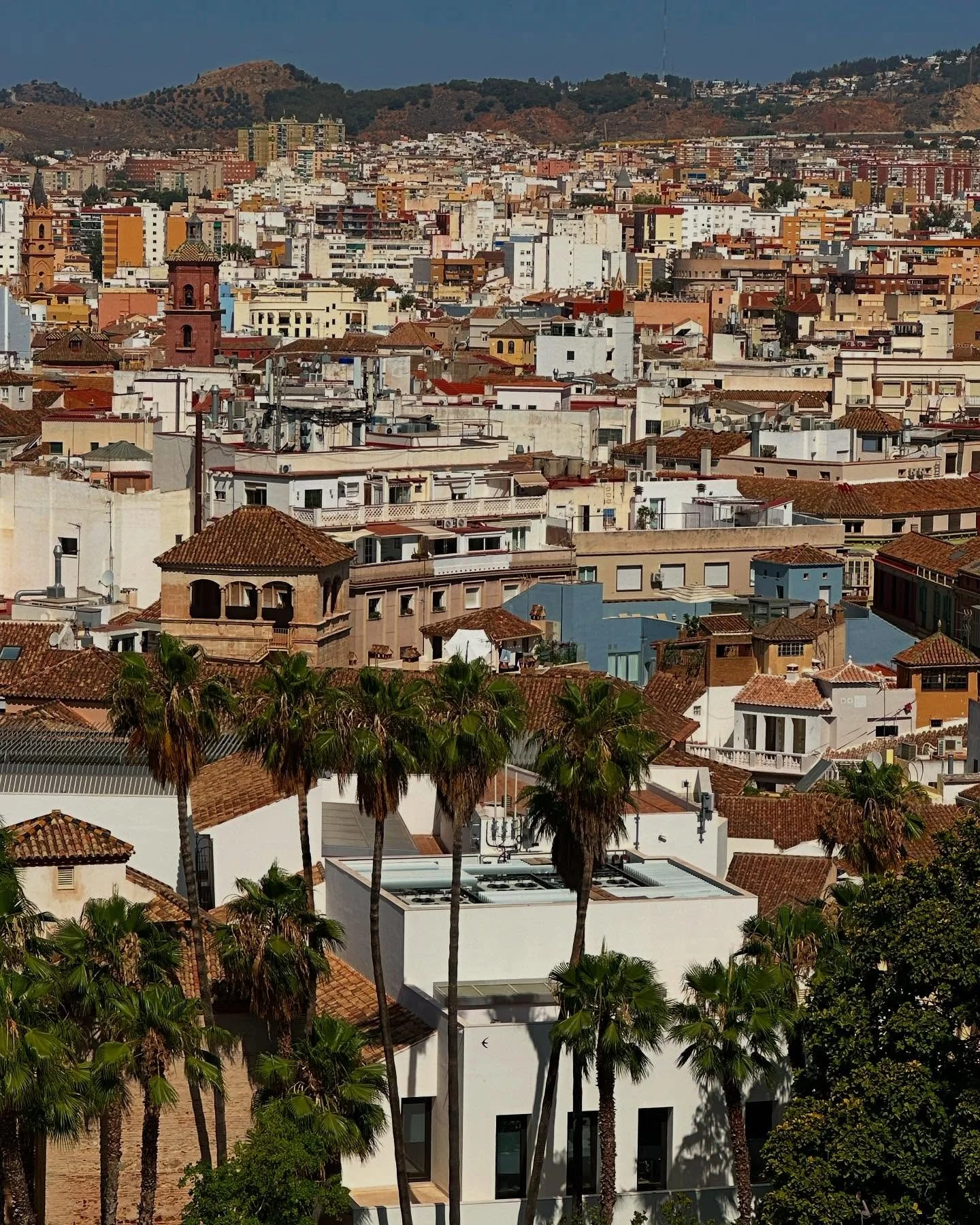 M&aacute;laga, your warm waters swiped my favorite ring, your late nights to early mornings hold in memory my favorite dress, and your sweet ice cream, punchy sangria, and salty art-filled days stained my conscience . You are the purest form of summe