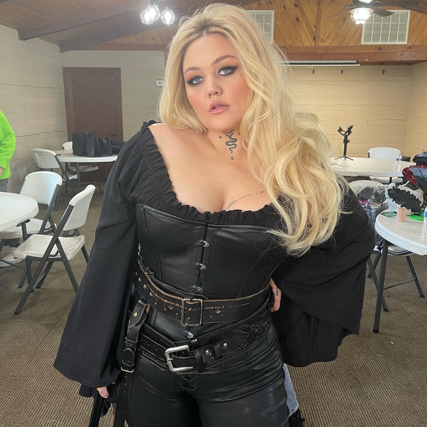 ELLE X WORTH A SHOT VIDEO
An entire ass VIBE&hellip;.brought to you by the one and only @elleking 
Style @tiffanygiffordstyle 
Hair @marwabashirhair
Makeup @tarrynfeldman