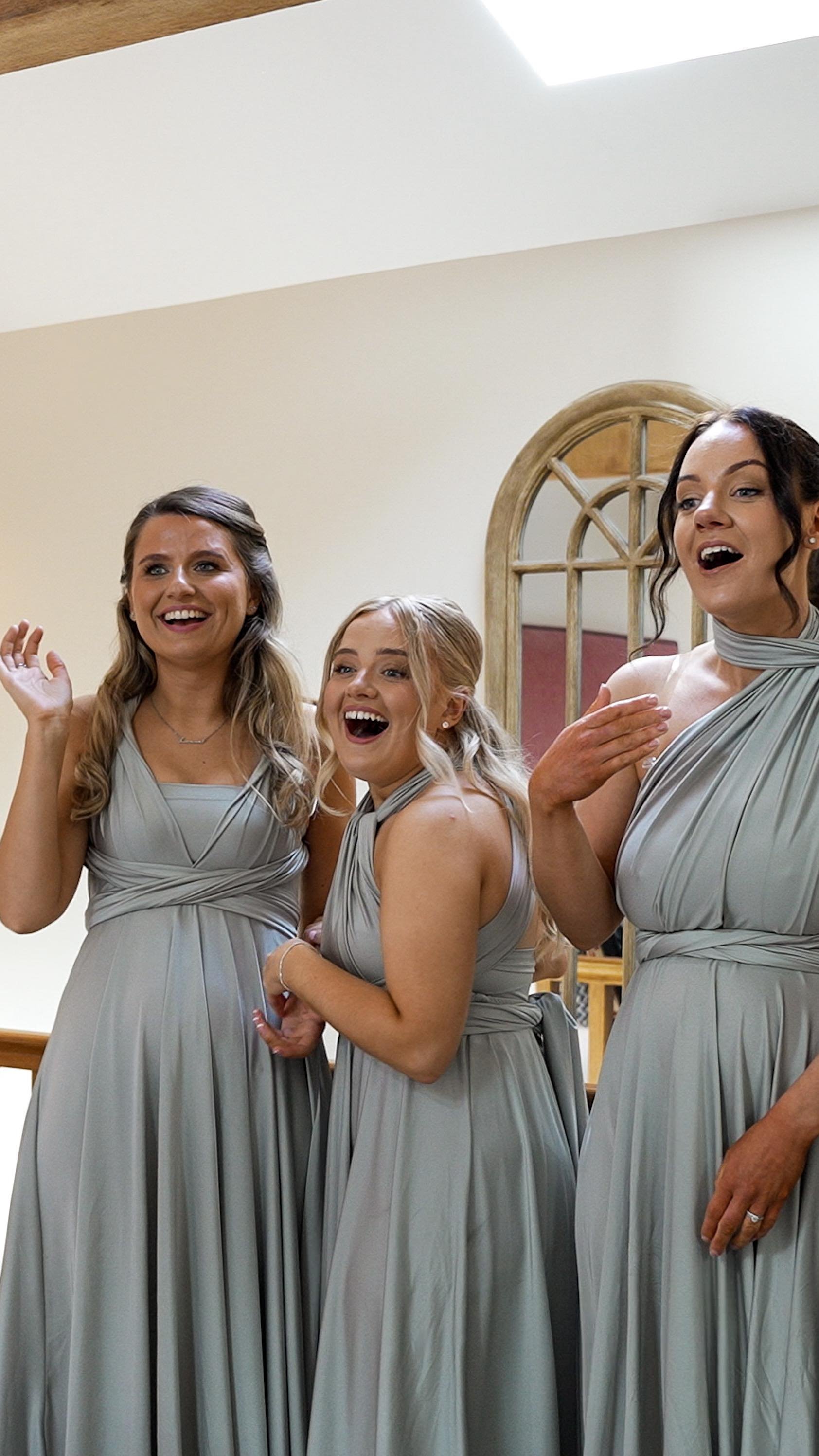 It was clear Emily felt like a billion dollars—and when her bridesmaids turned around, TEARS. The good kind. The kind you NEED on film.
Photos? Beautiful. But they don’t move. They don’t talk. They don’t give you goosebumps l