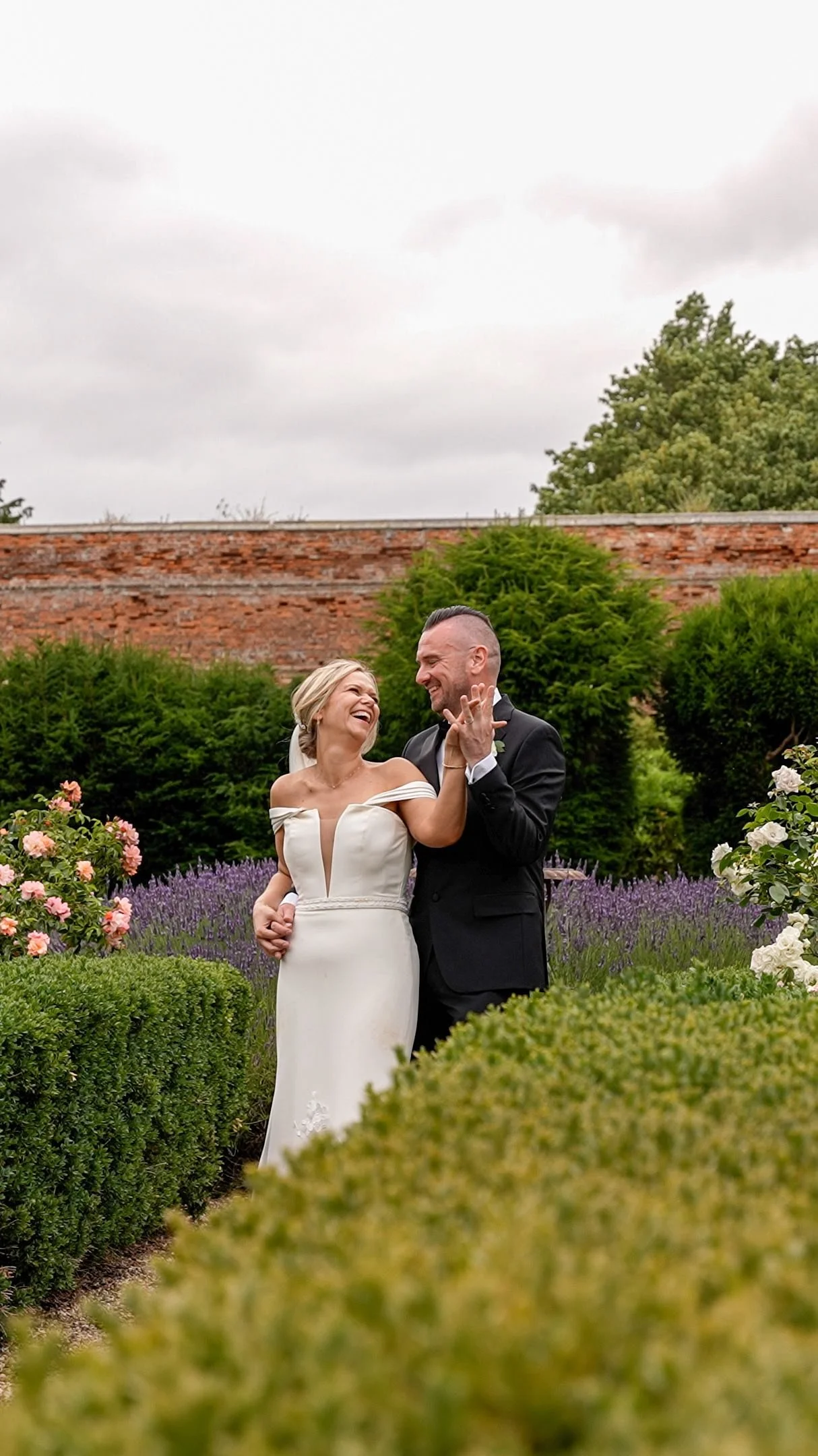 “Mate. The next time you see her, MAKE A MOVE”
Love, laughter, and one seriously stunning setting, Rachel & Ben tied the knot in the epic grounds of @stosythprioryestate and WHAT A DAY!
An outdoor ceremony that felt straight out of