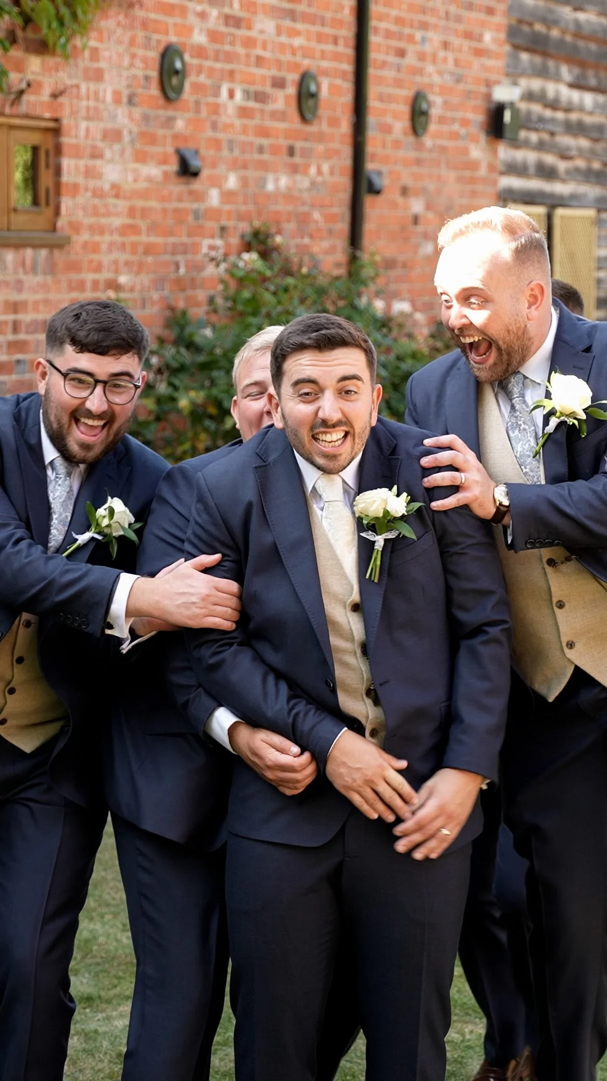 Boys… you had ONE job — play it cool 🎤🕺
And here we are.
Because serious weddings? Not our vibe
▪️Venue @aptonhall
▪️Photographer @ellenforsterphotograpgy
▪️Videographer @rewindthedayweddingfilms
▪️Makeup @makeupbykirbie
▪️Hair @calli