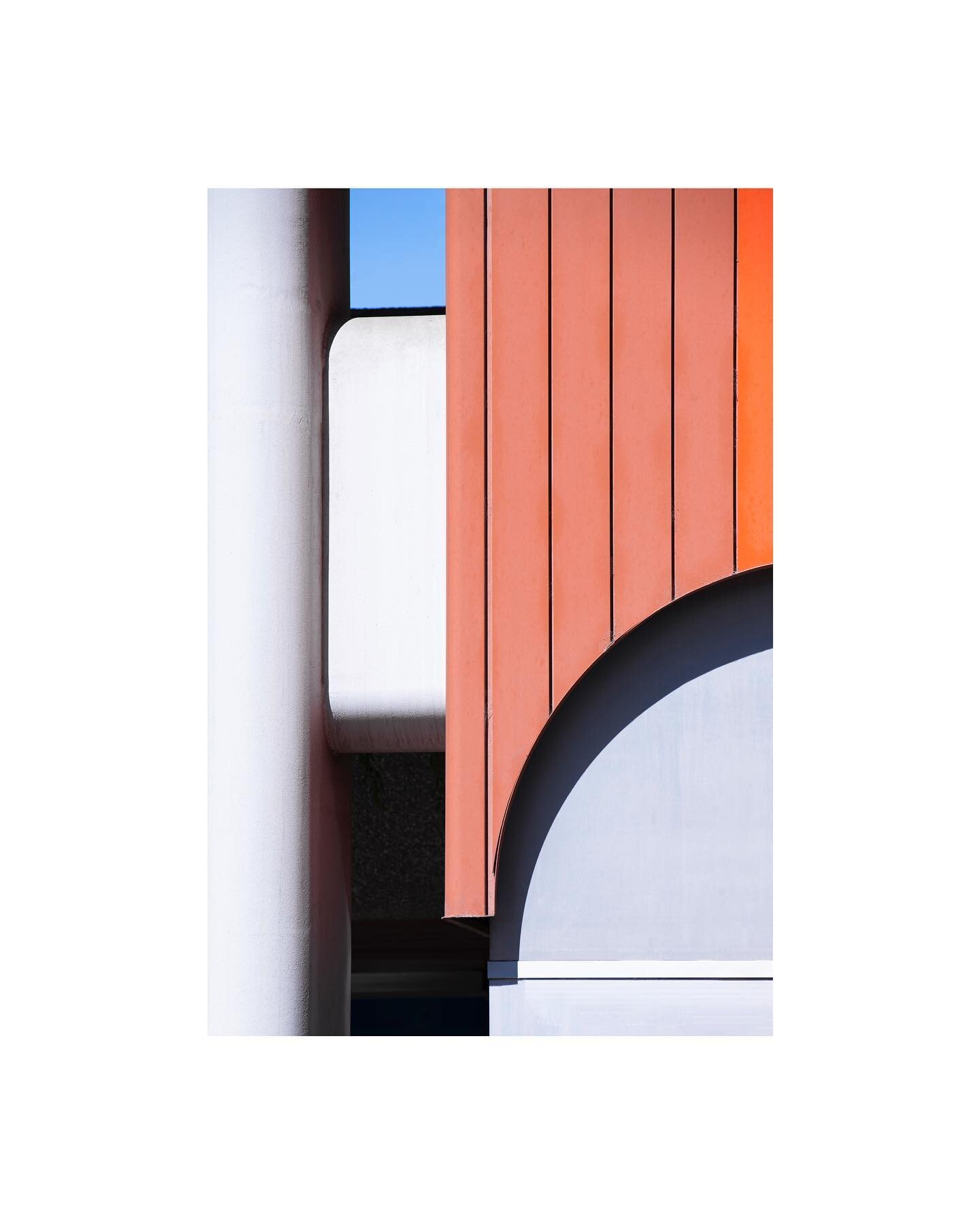 Abstract Series 💭- Place Chauderon 11, 1003 Lausanne.
#orange #minimal #minimalist #minimal_perfection #minimalism #minimalove #abstractartist #abstractphotography #archilovers #architecturephotography #fineart #fineartphotography #minimal_lookup #m