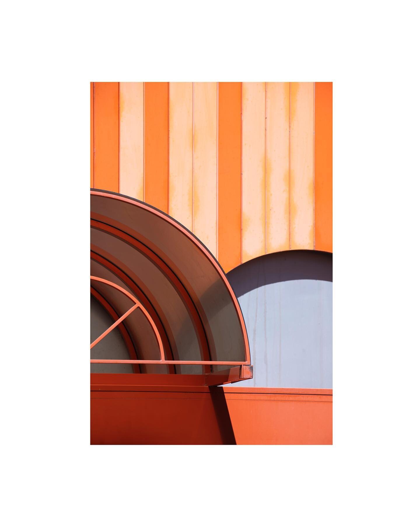Archi Series 🏢- Place Chauderon 11, 1003 Lausanne.
#orange #minimal #minimalist #minimal_perfection #minimalism #minimalove #abstractartist #abstractphotography #archilovers #architecturephotography #fineart #fineartphotography #minimal_lookup #mini