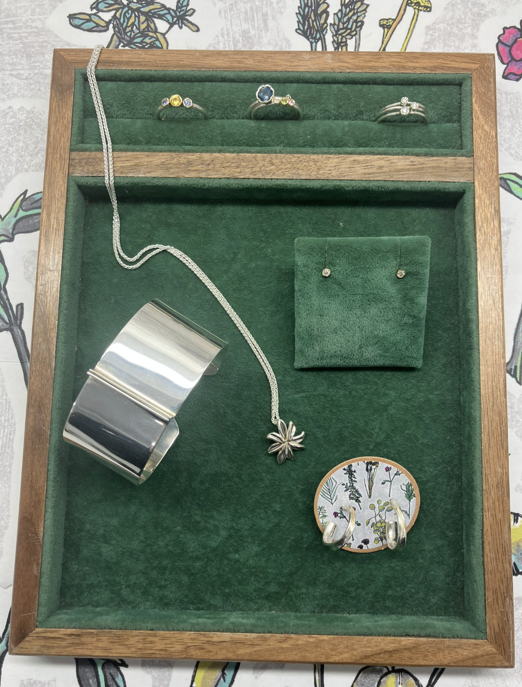 Living language of plants into sculptural metal