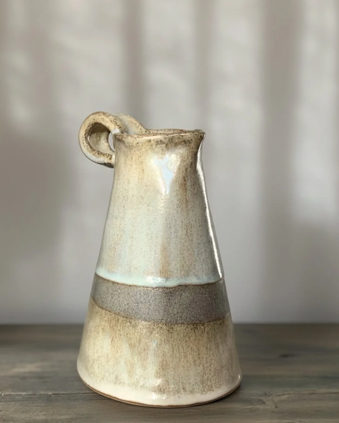 Ein Lieblingsst&uuml;ck aus meiner kleinen Werkstatt! Diese Vase habe ich mit der Plattentechnik aufgebaut &ndash; eine Methode, die ich einfach liebe. Sie ist leicht zu erlernen und bringt doch immer diese wunderbar unperfekten, lebendigen Ergebniss