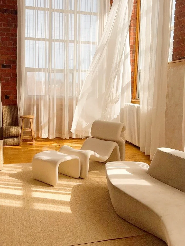 A peaceful space invites peaceful thoughts. Allow your mind to settle, for inspiration often arrives in the softest whispers.

Create here with friends via the link in bio 📸🎥

#stillness #clamspaces #interiordesign #slowliving #photostudio