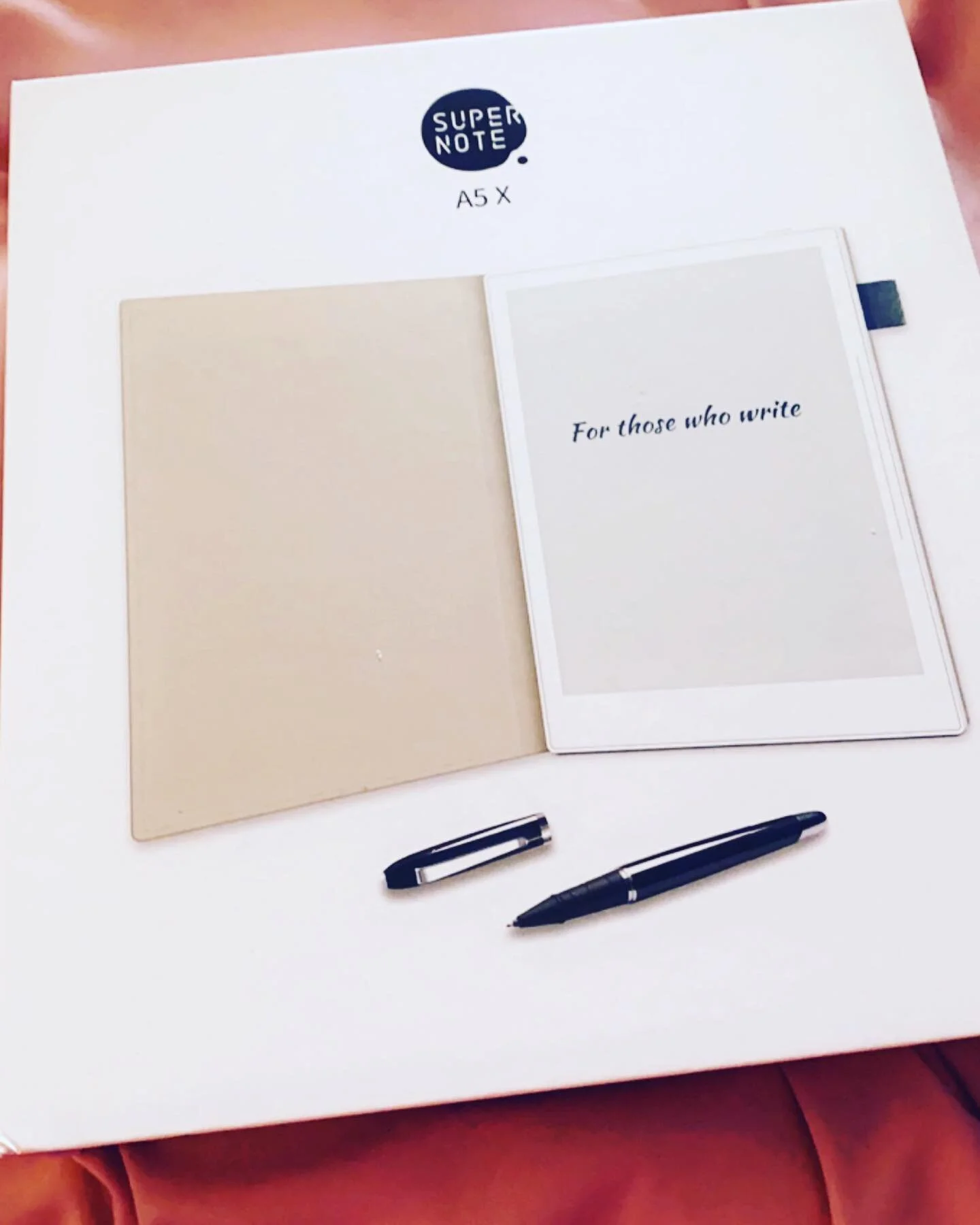 Mama&rsquo;s got a new toy to play with. 

#afternoon #supernote #supernotea5x #eink 
#writersofinstagram #writingcommunity #literaturaerotica #eroticawriters #LilithArezo #thursdaymotivation #goodvibes #bookstagram #booktok #amwriting #freewrite #pa