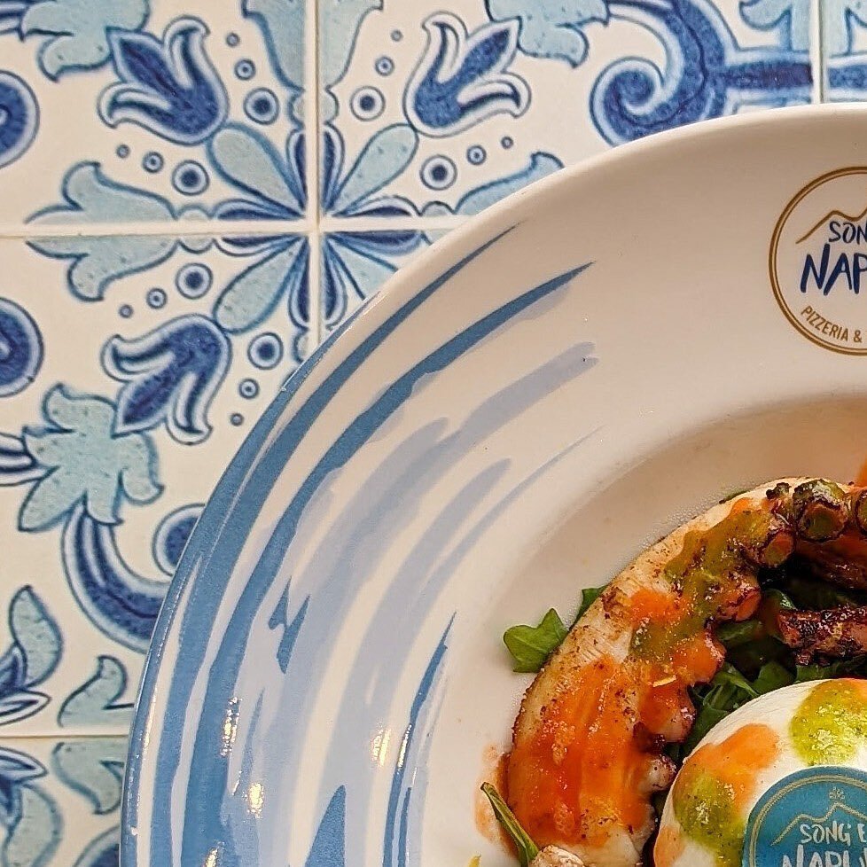🇺🇸 Unique flavors reminiscent of the Mediterranean. Grilled octopus with fresh Burrata, will amaze you 🤩

🇮🇹 Sapori unici che richiamano il Mediterraneo. Polpo grigliato con Burrata fresca, ti stupir&agrave; 🤩

🇪🇸 Sabores &uacute;nicos que re