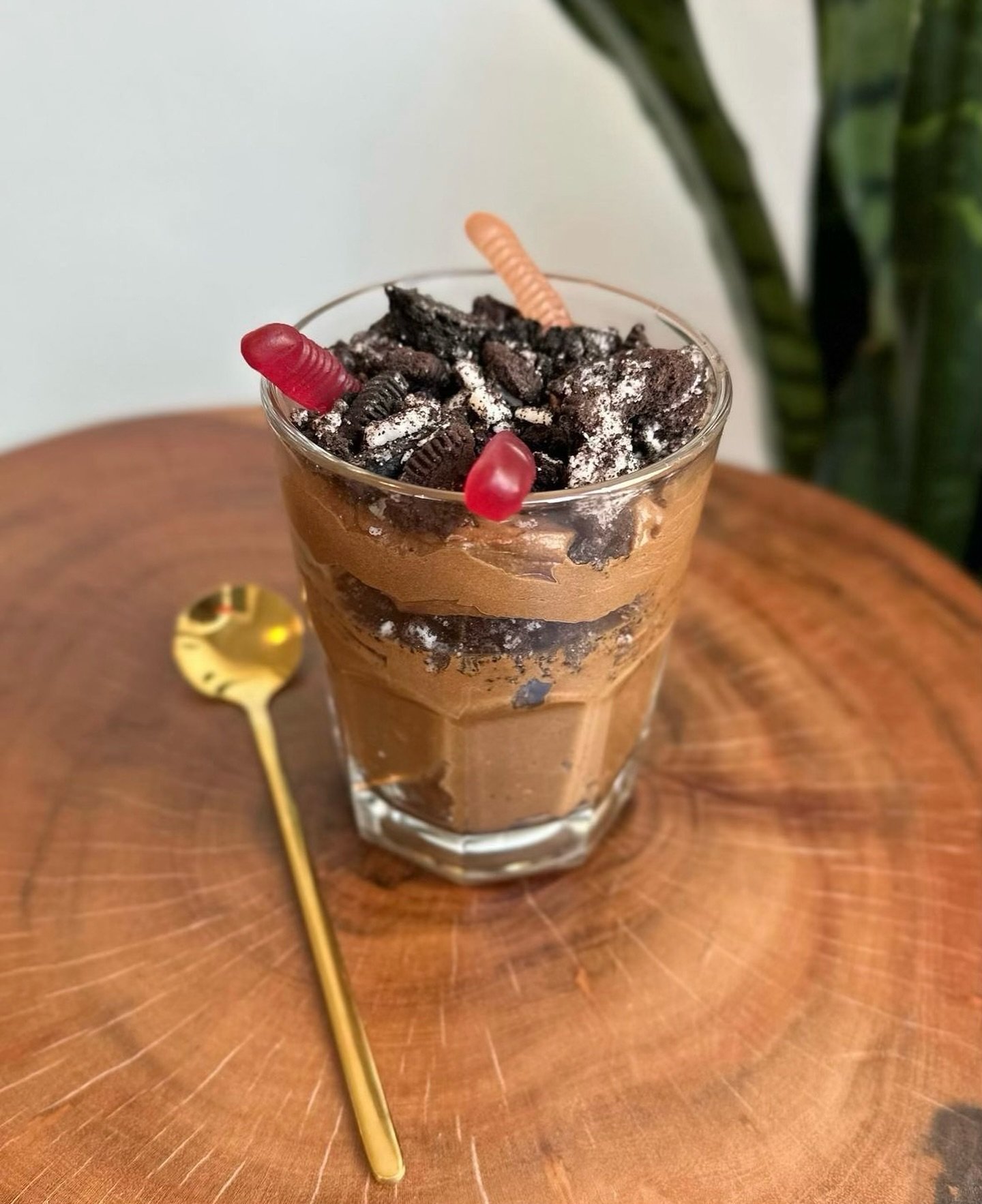 Celebrate Earth Day with us with a little dirt! 🐛 
Dirt Cup | Chocolate Avocado Mousse, Crumbled GF OREO Cookie, Organic Gummy Wormmmmmms!  Can be Vegan without gummy worms!

available through Monday ☀️ 

#cannon #dirt #earth #earthday