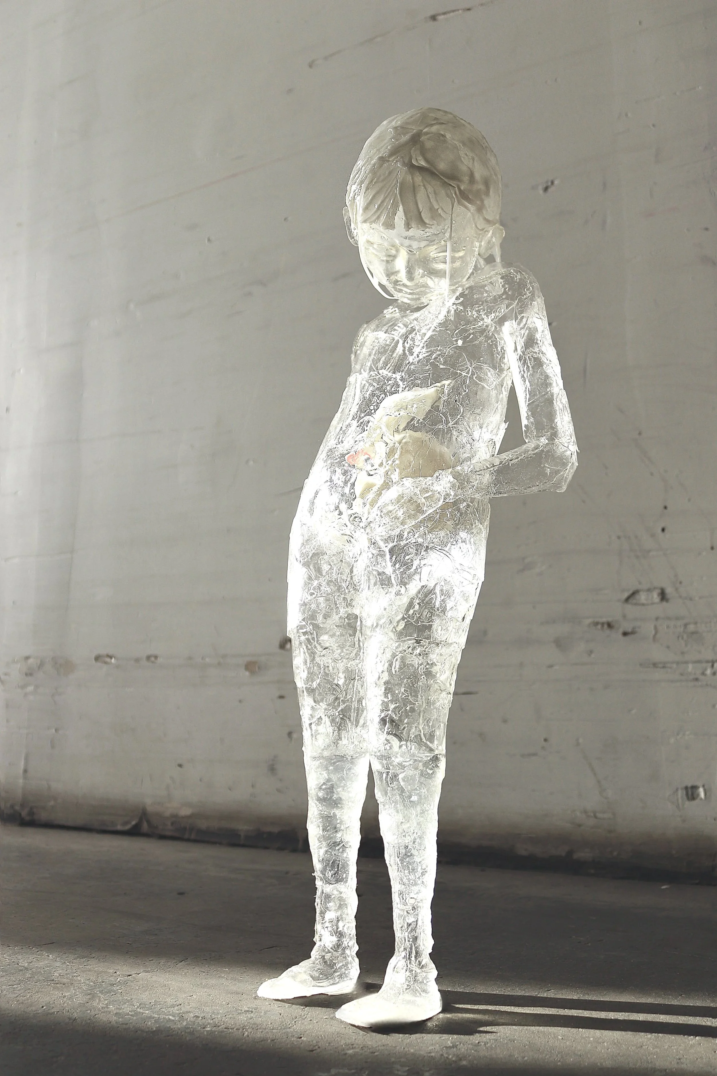 "it's kicking"
(2024)
UV resin, pigments
61x25x24cm