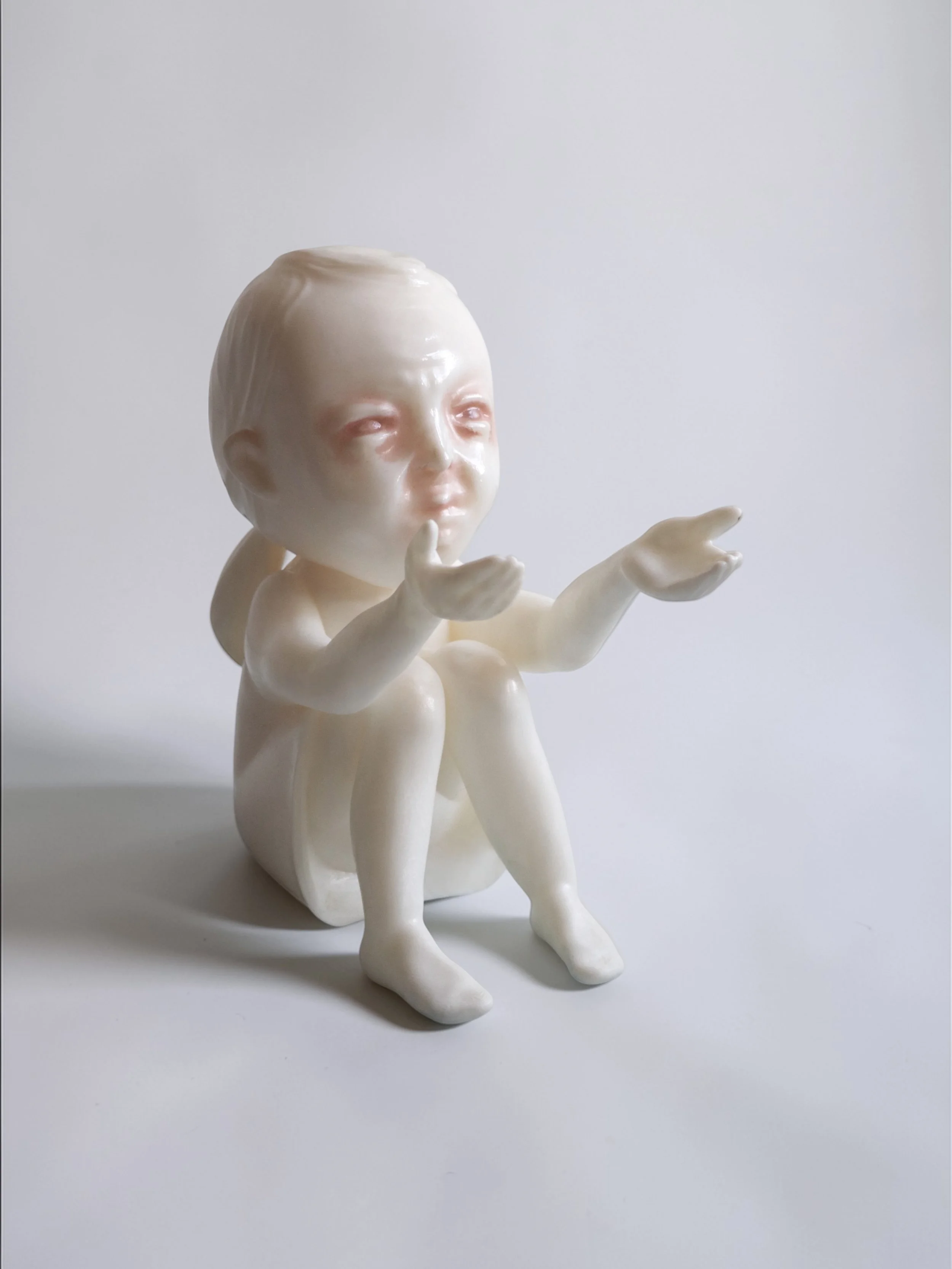 serving stand
2026
ceramic plaster, pigments, lacquer 
26x20x17cm