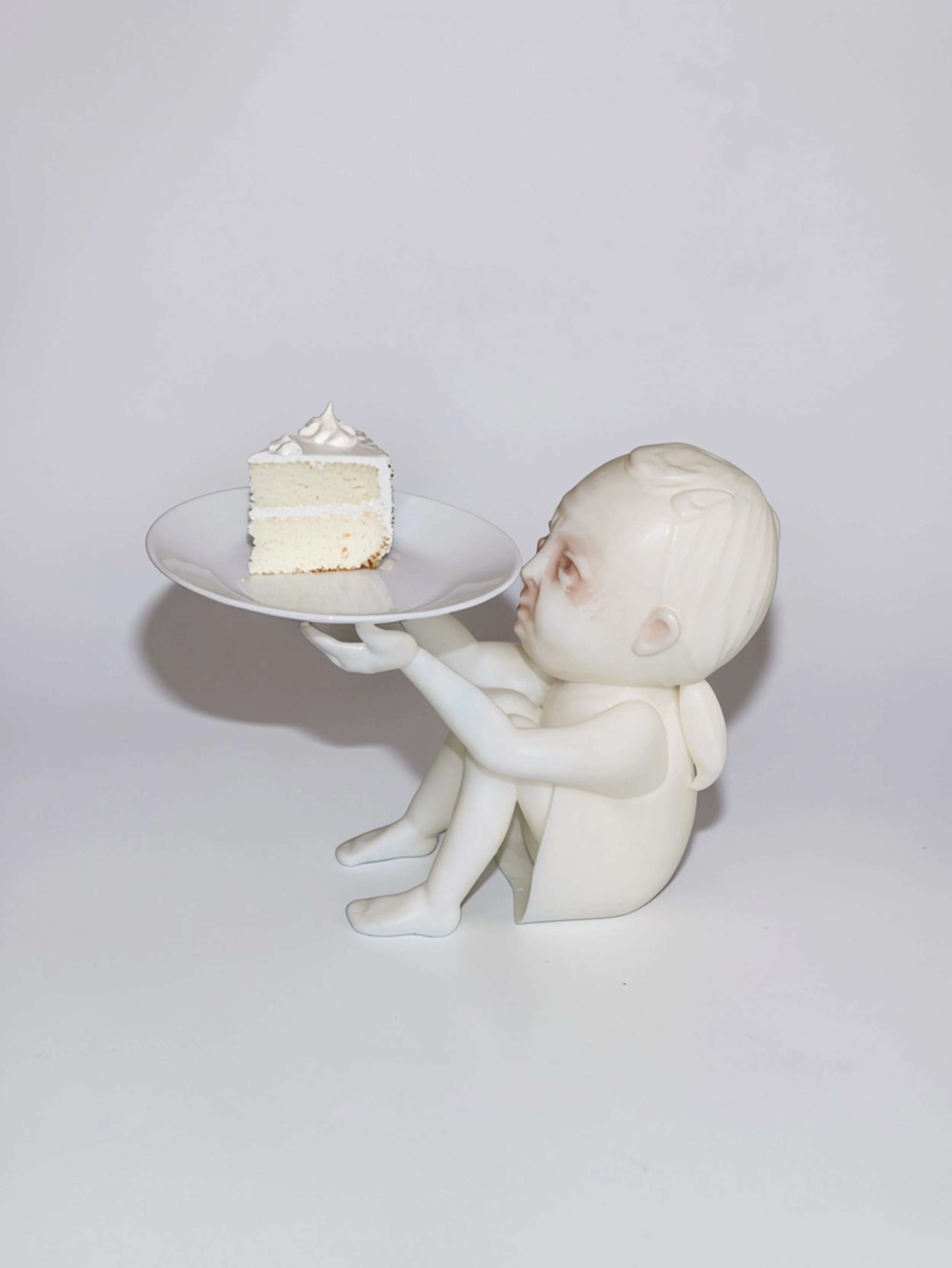 serving stand
2026
ceramic plaster, pigments, lacquer 
26x20x17cm