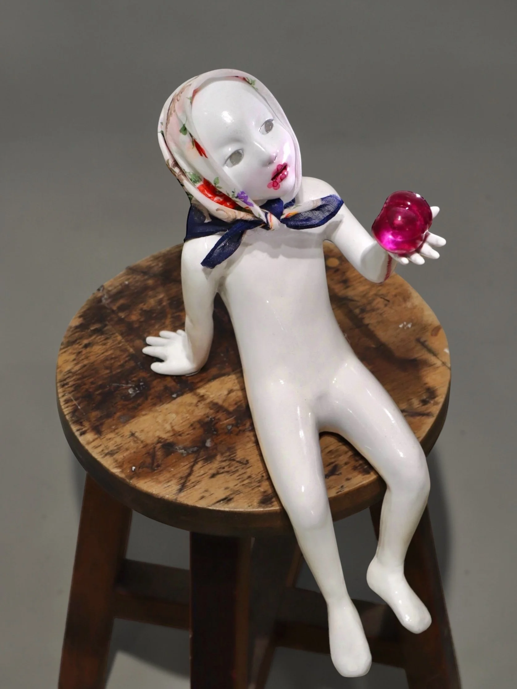 “Another Worm in My Plum”
(2025)
Epoxy, plaster, UV resin, ink, lacquer, fabric
 25 x 15 x 16 cm