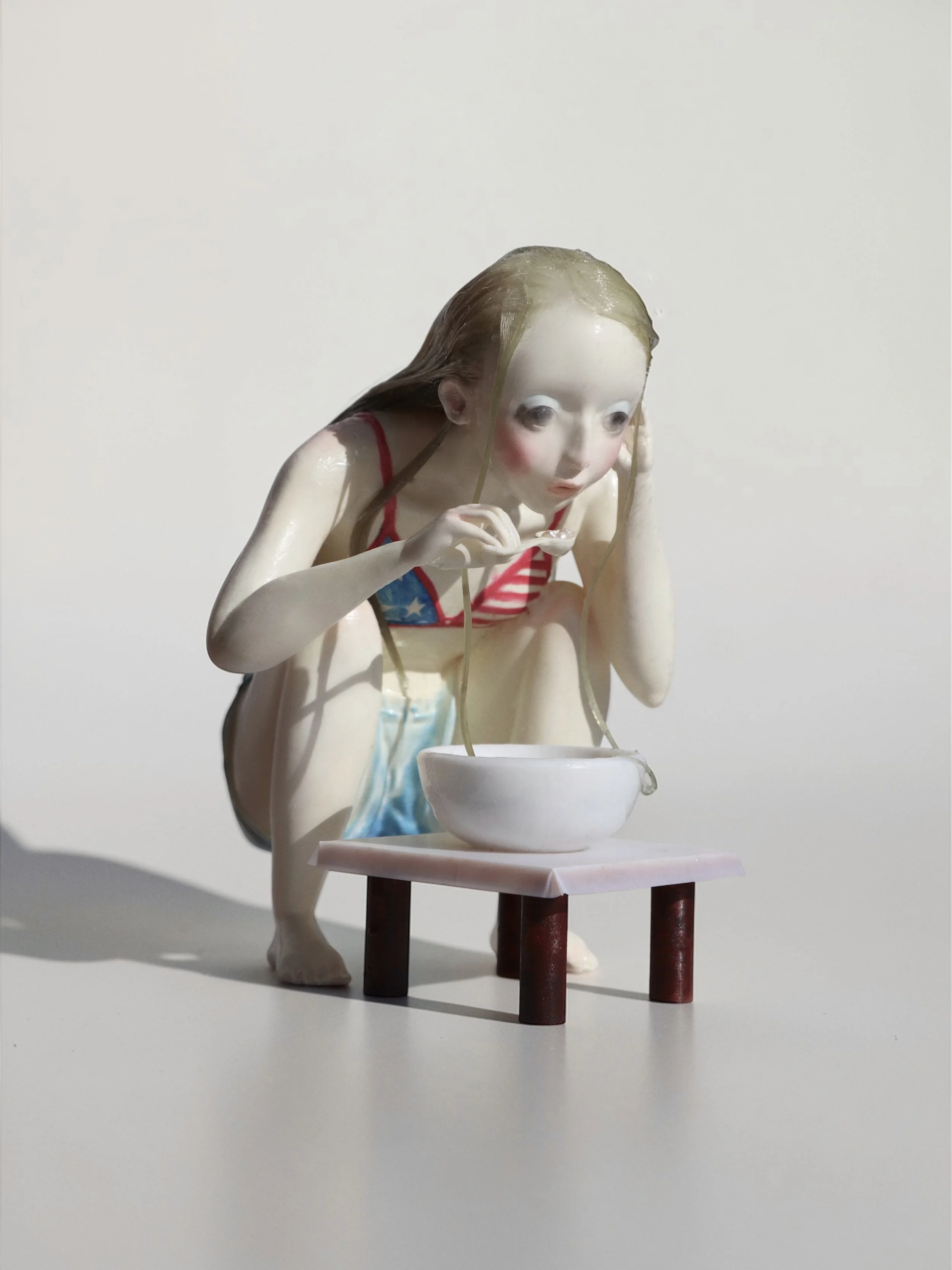 "Mindful Eating"
(2024)
plastic, spray laquer, human hair, resin, freshwater pearls
28x18x27cm 